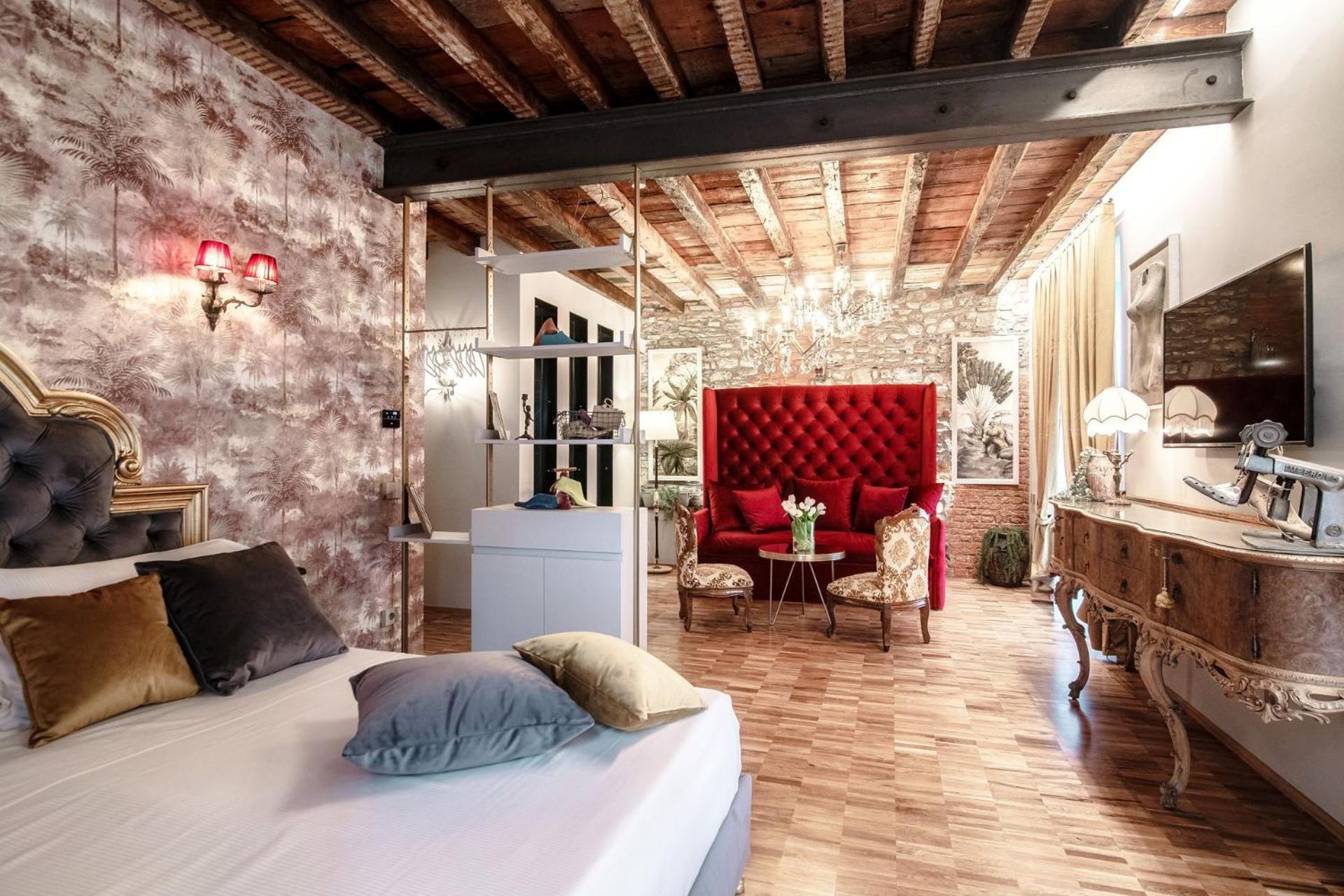 Deluxe Suite - Photo 7