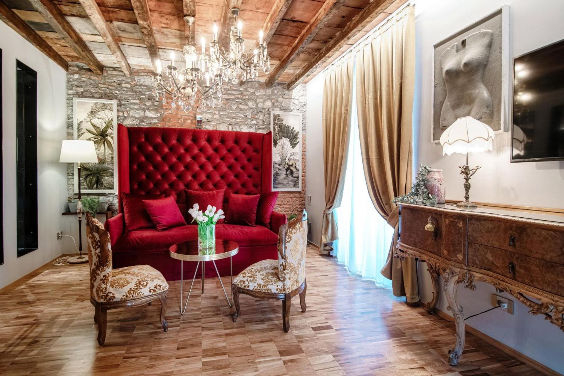 Deluxe Suite - Photo 3