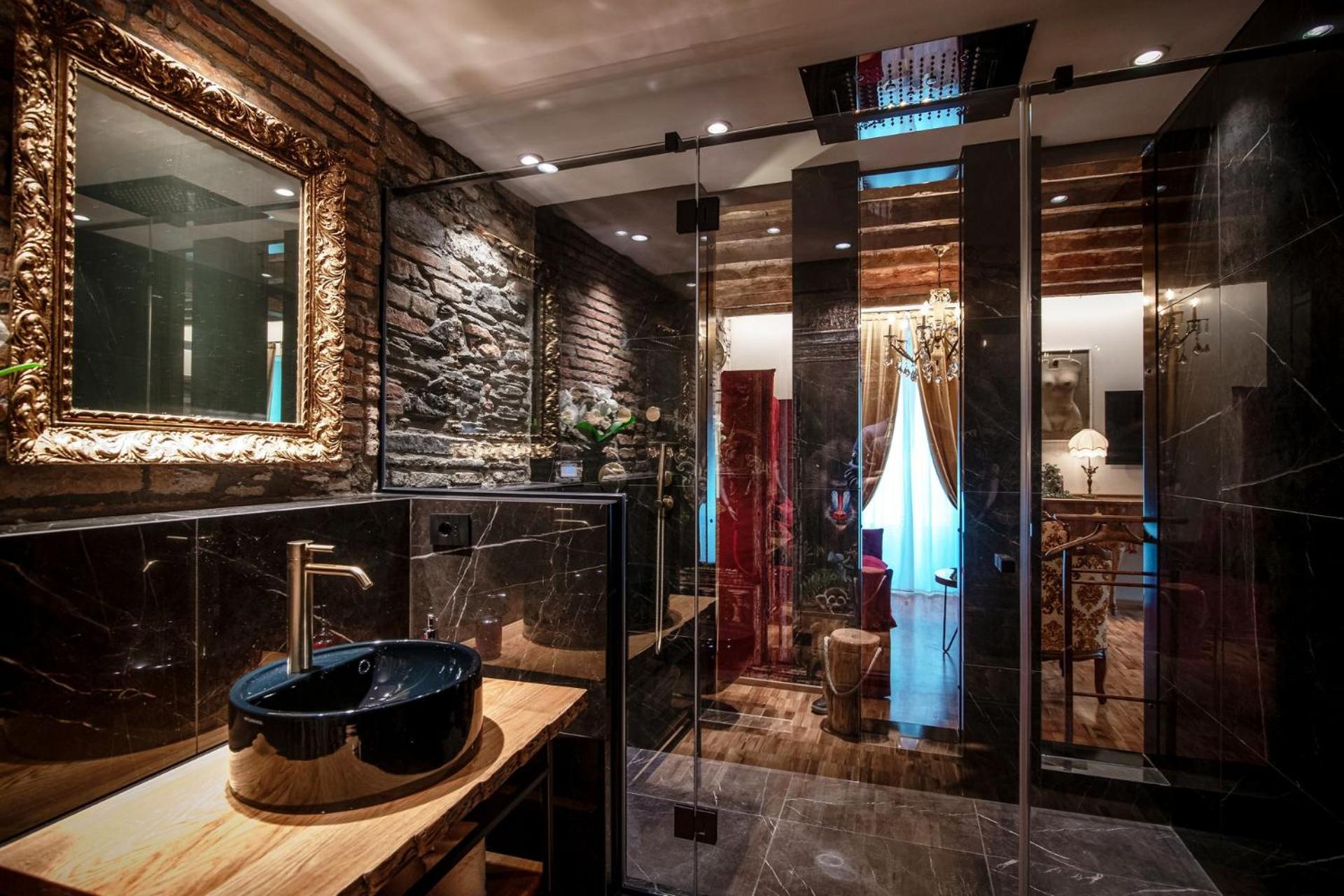 Deluxe Suite - Photo 15
