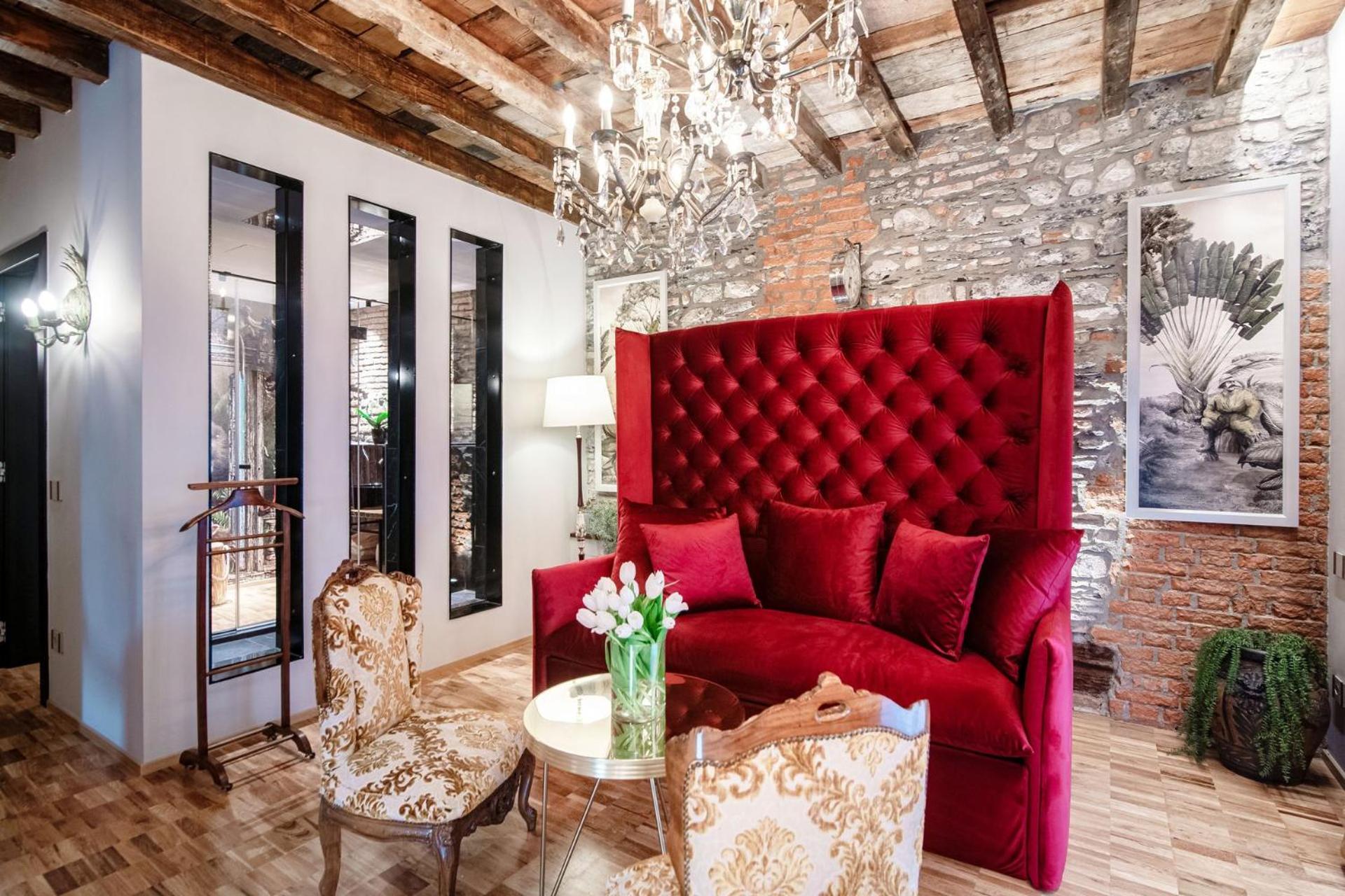 Deluxe Suite - Photo 16