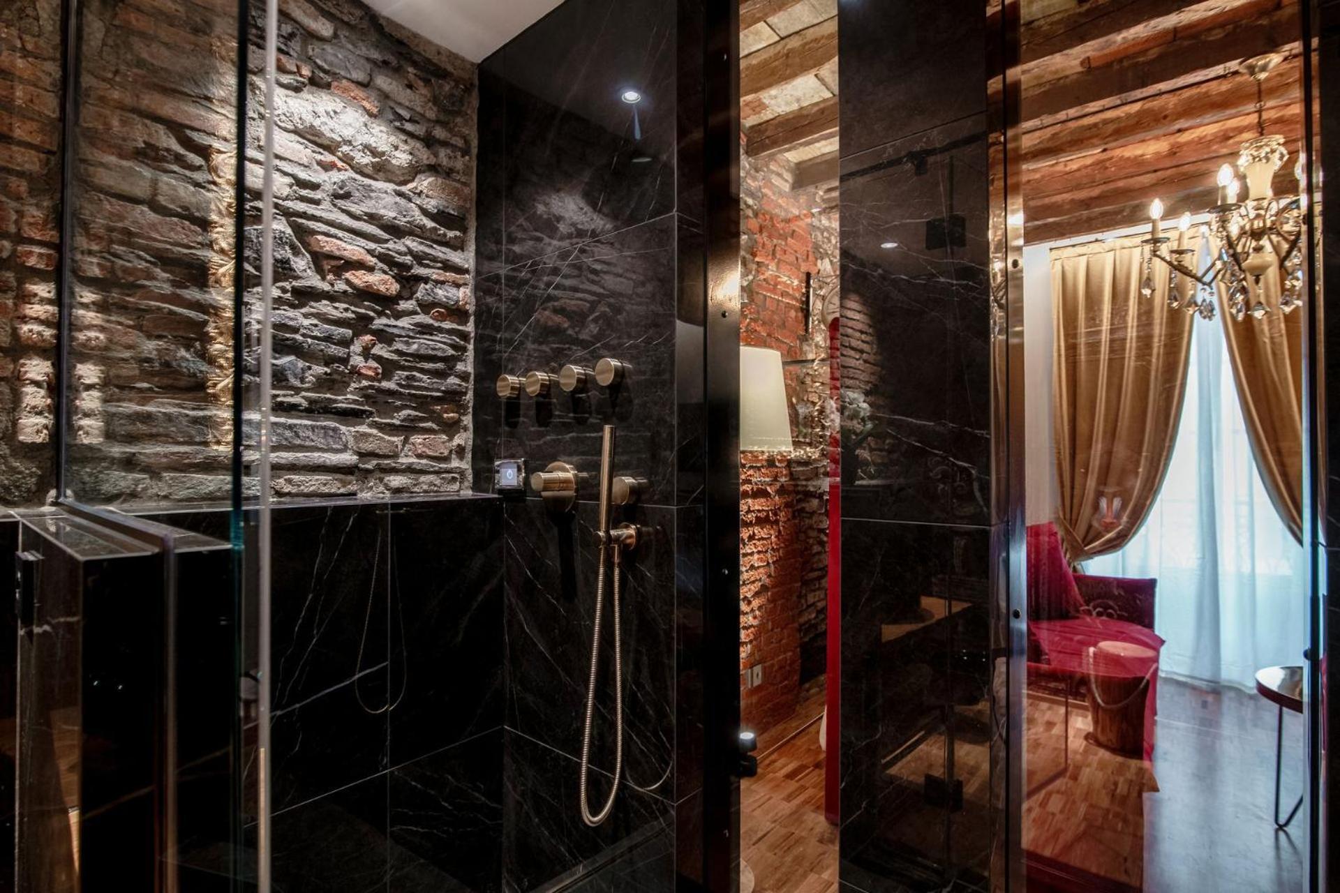 Deluxe Suite - Photo 14