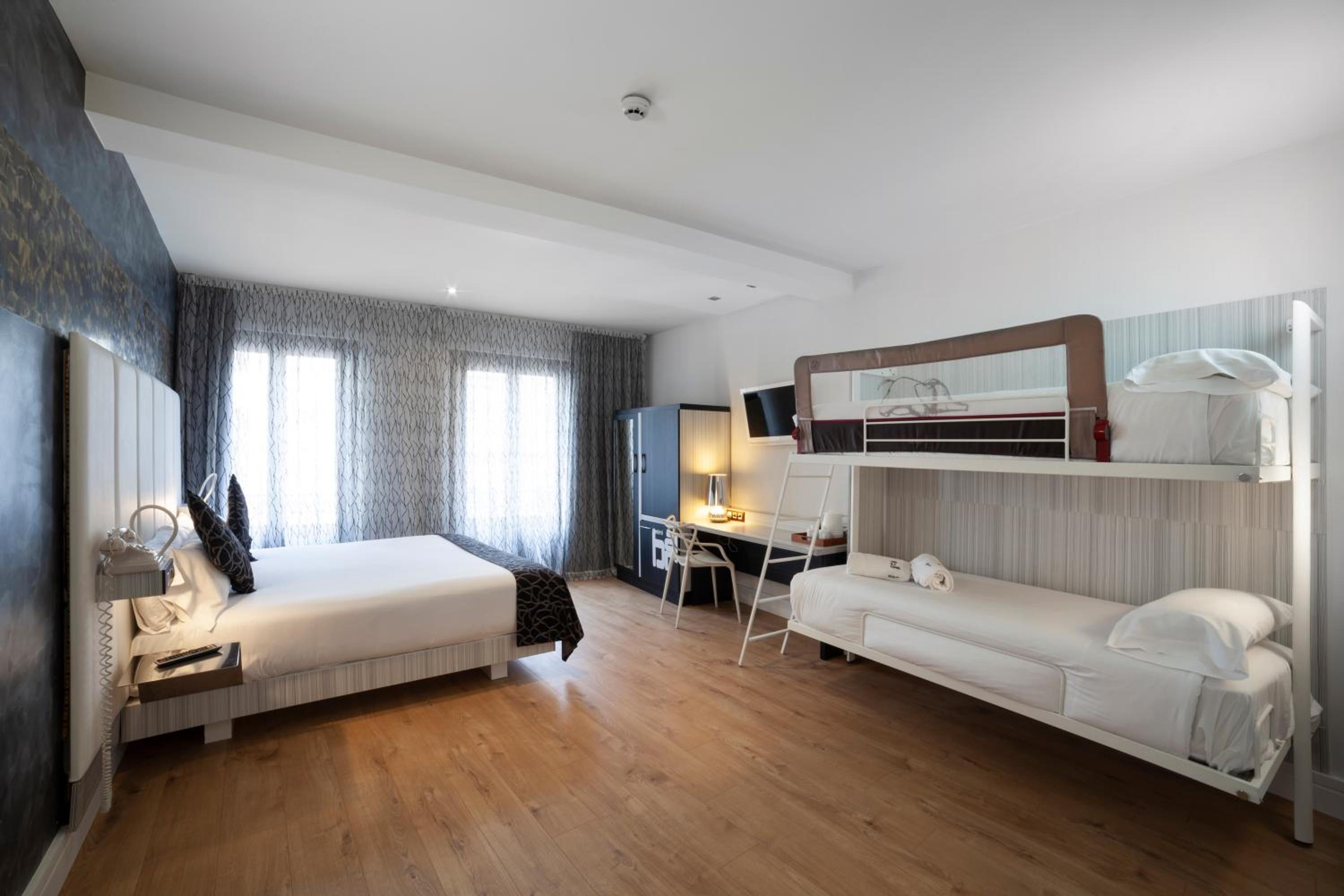 Quadruple Room (4 Adults) - Photo 1
