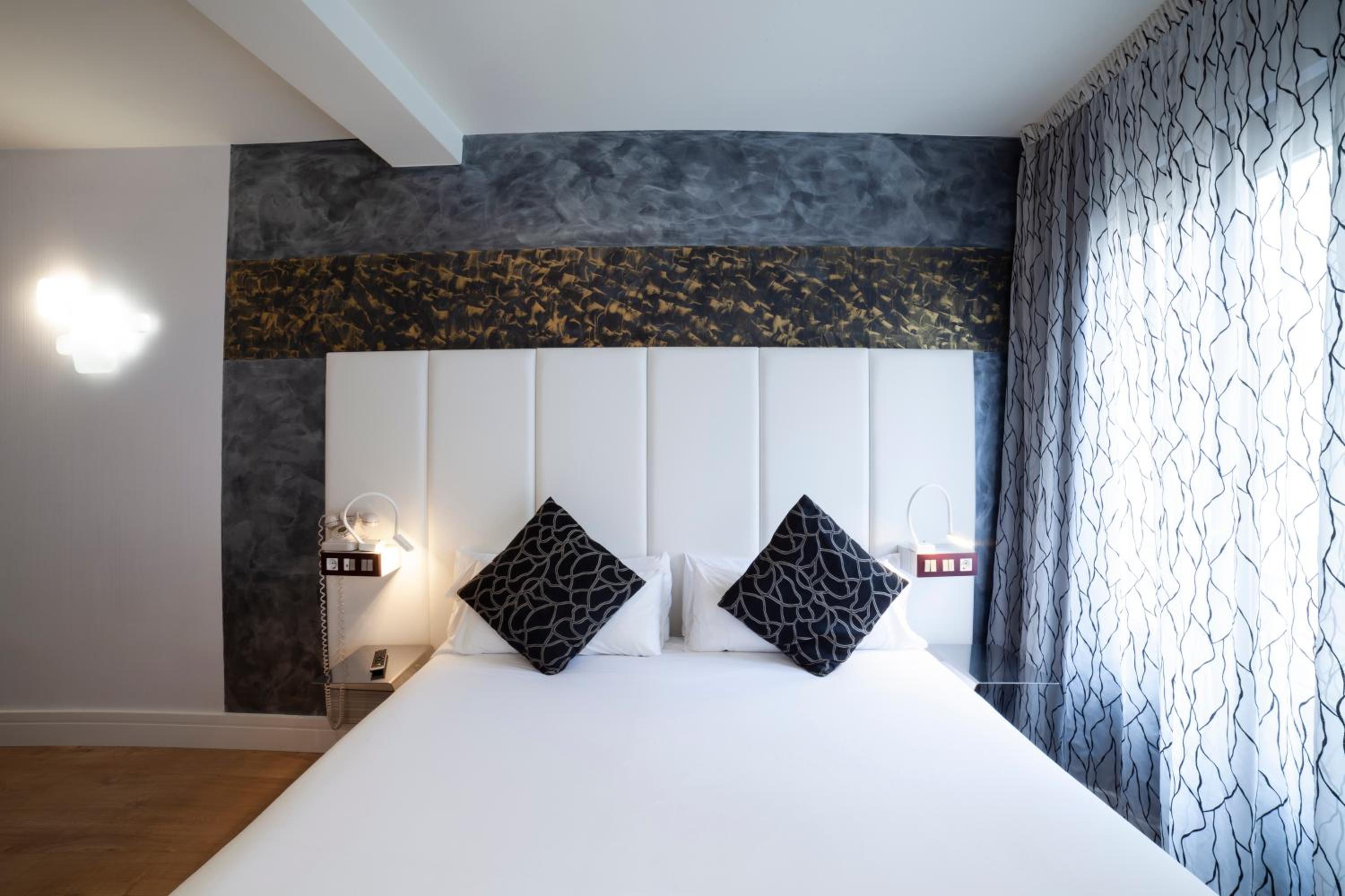 Quadruple Room (4 Adults) - Photo 3
