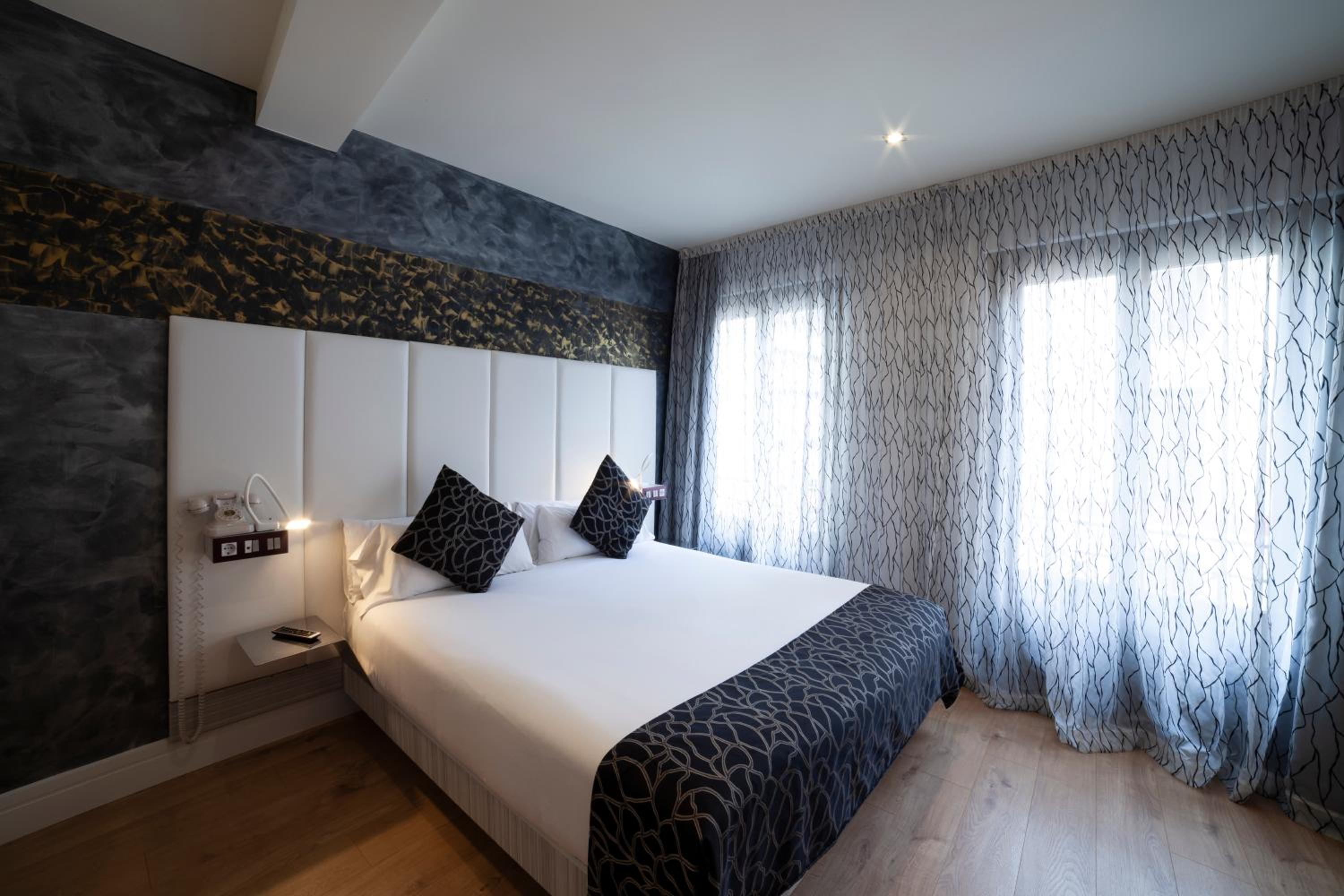 Quadruple Room (4 Adults) - Photo 11