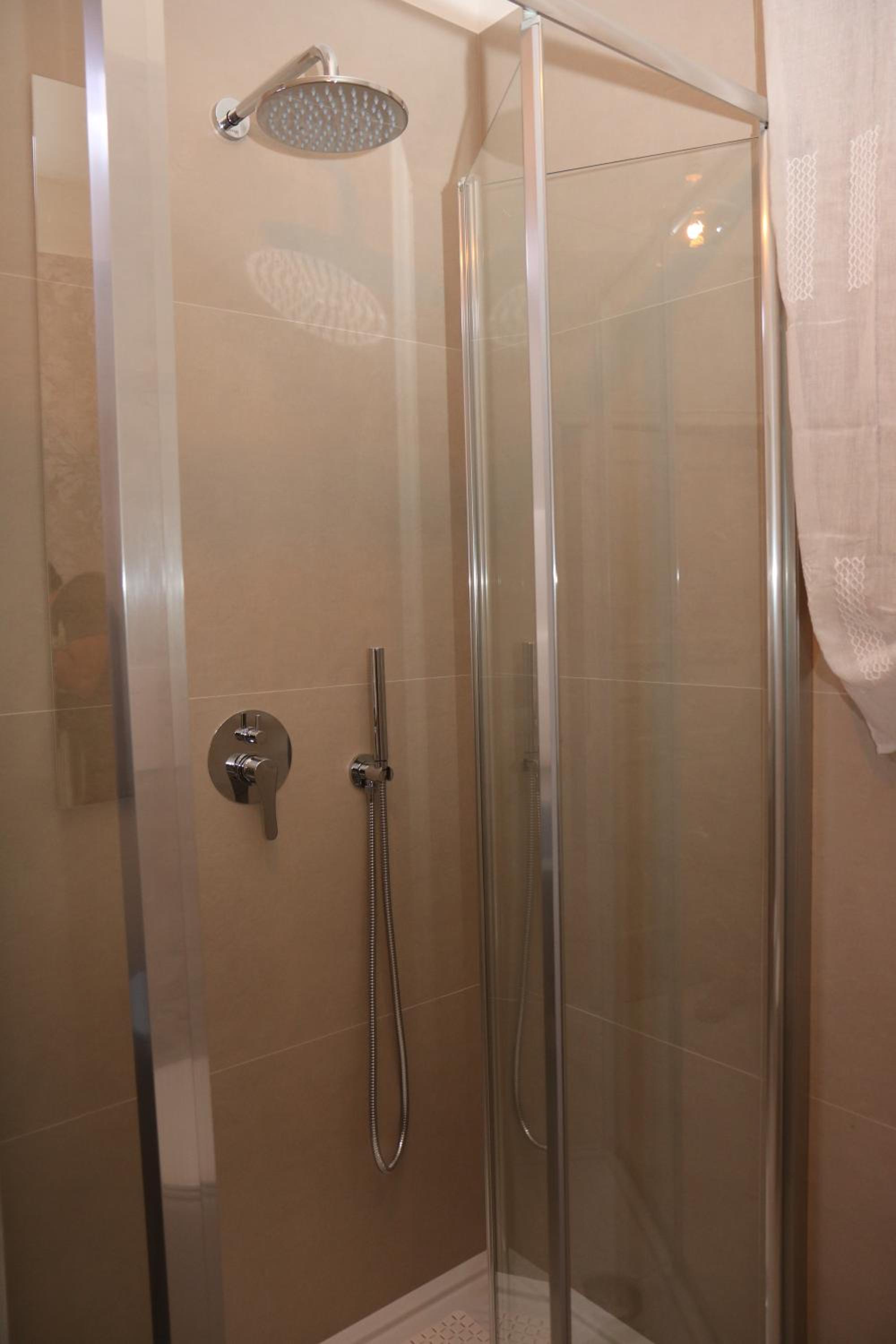 Triple Room with Private Bathroom - Photo 15