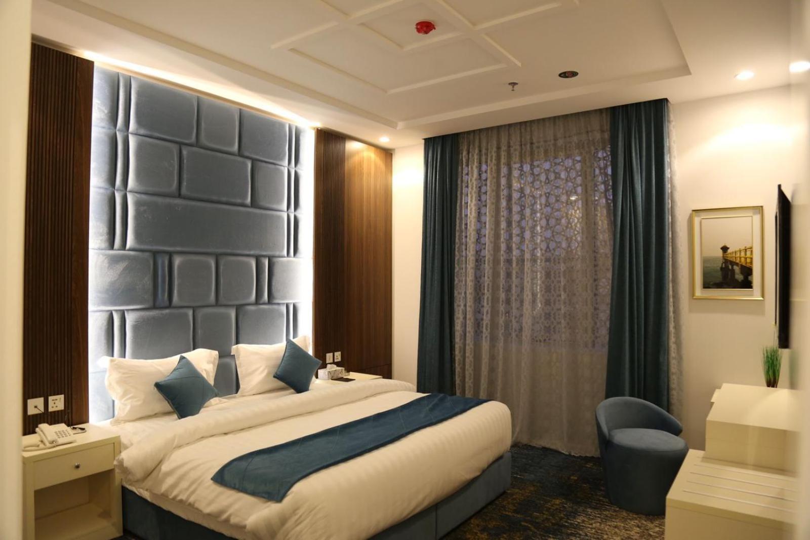 Deluxe King Room - Photo 5