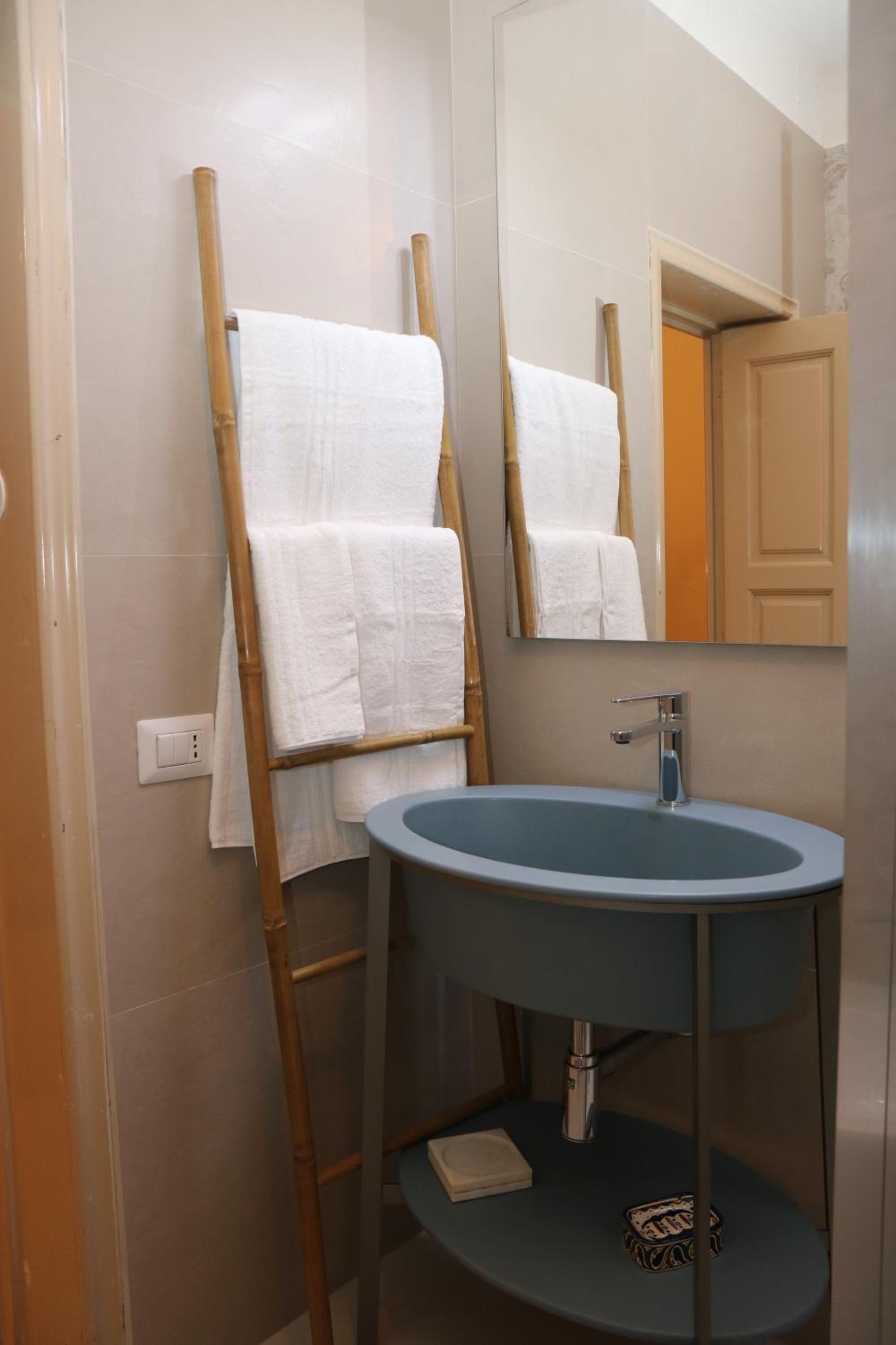Triple Room with Private Bathroom - Photo 2