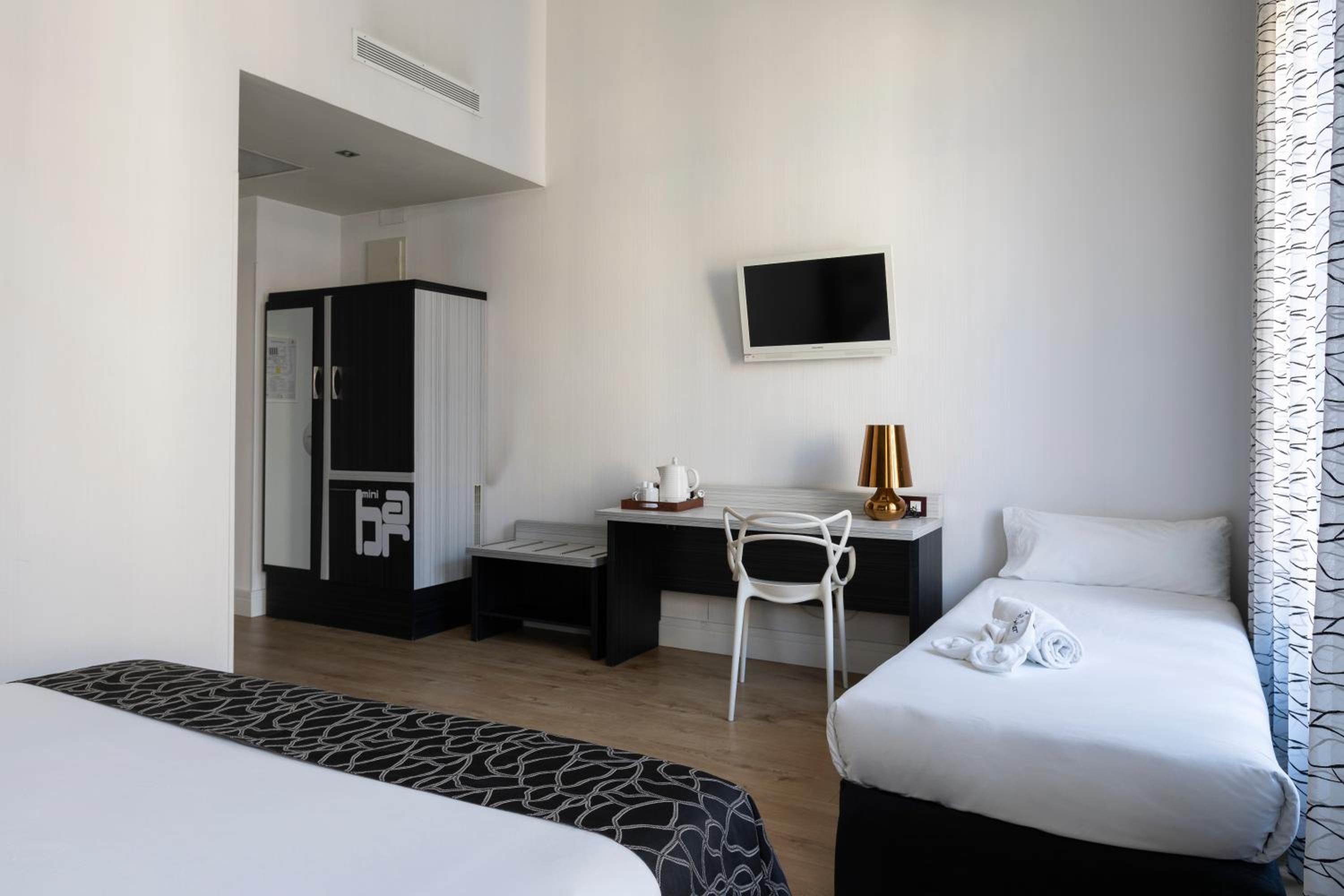 Triple Room - Photo 9