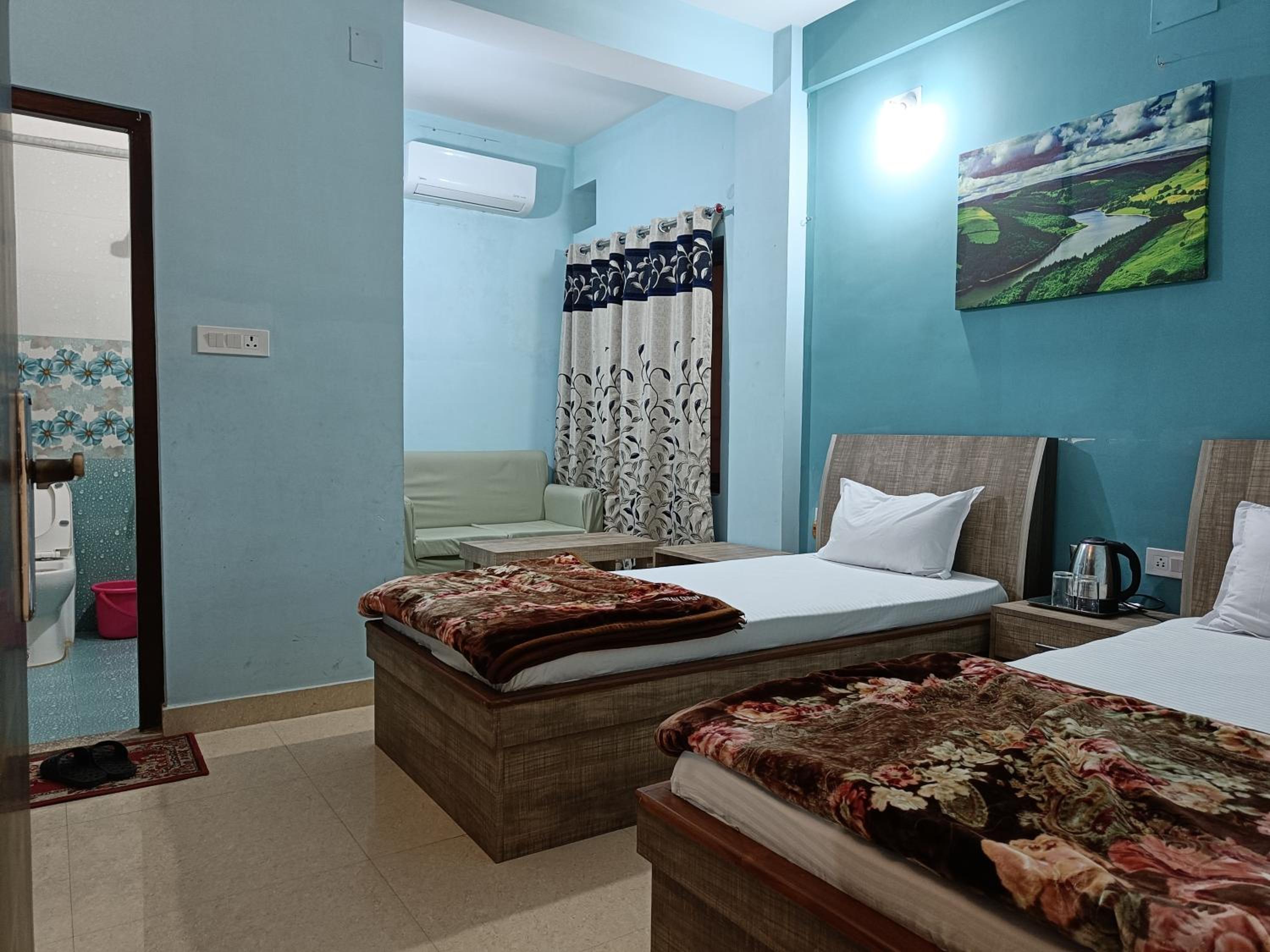 Deluxe Twin Room with 24hrs Check-in allowed