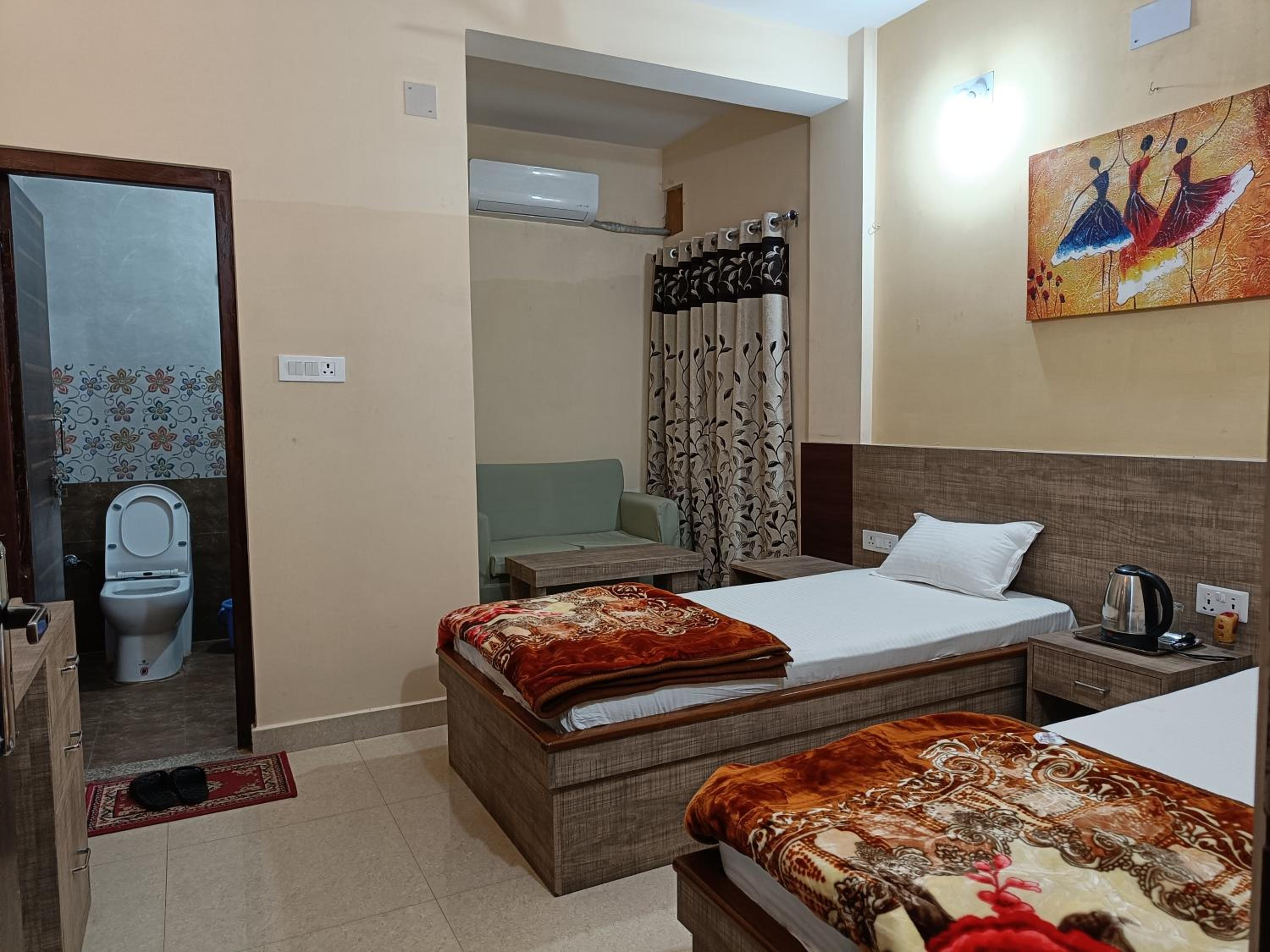 Deluxe Twin Room with 24hrs Check-in allowed