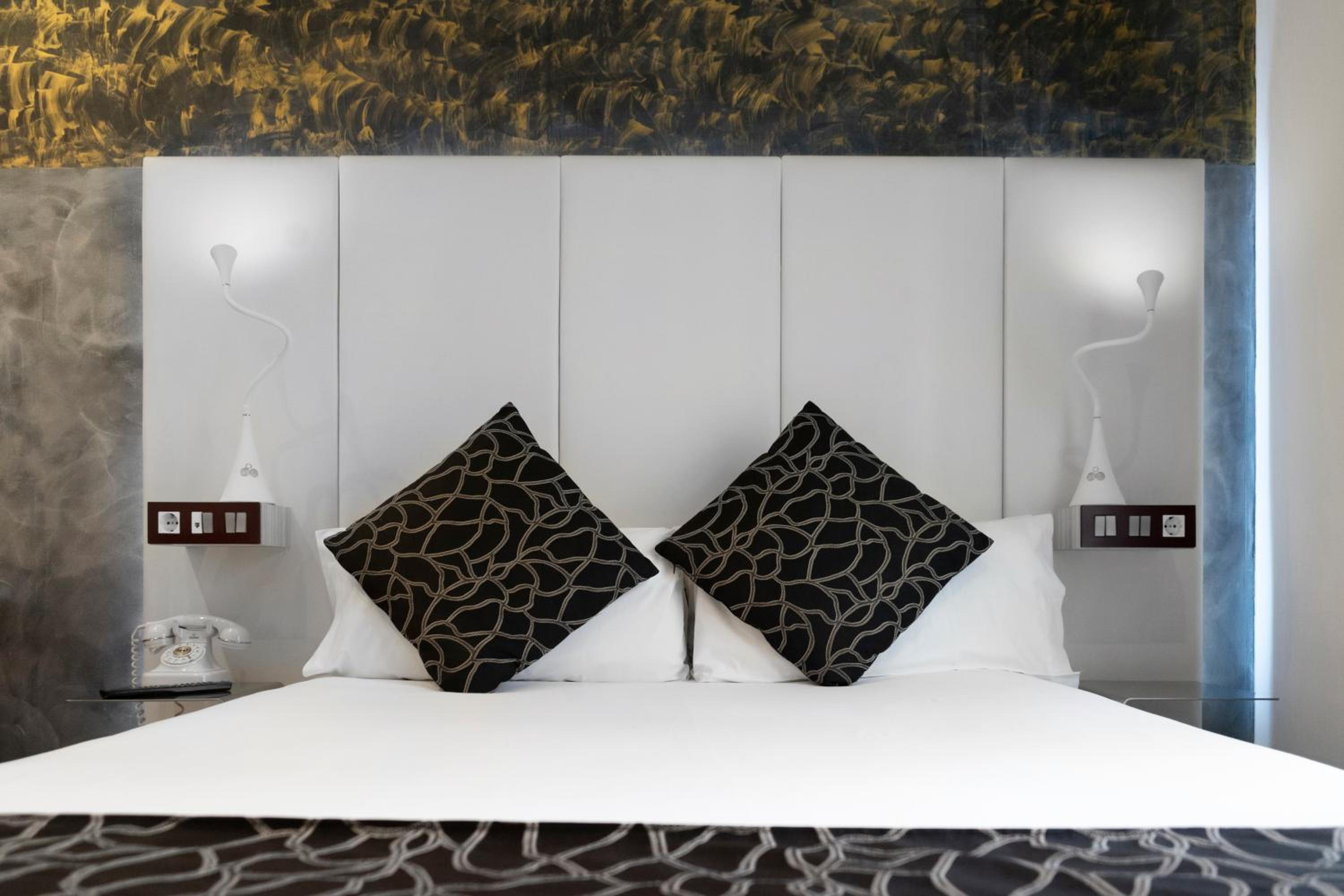 Small Double Room - Photo 10