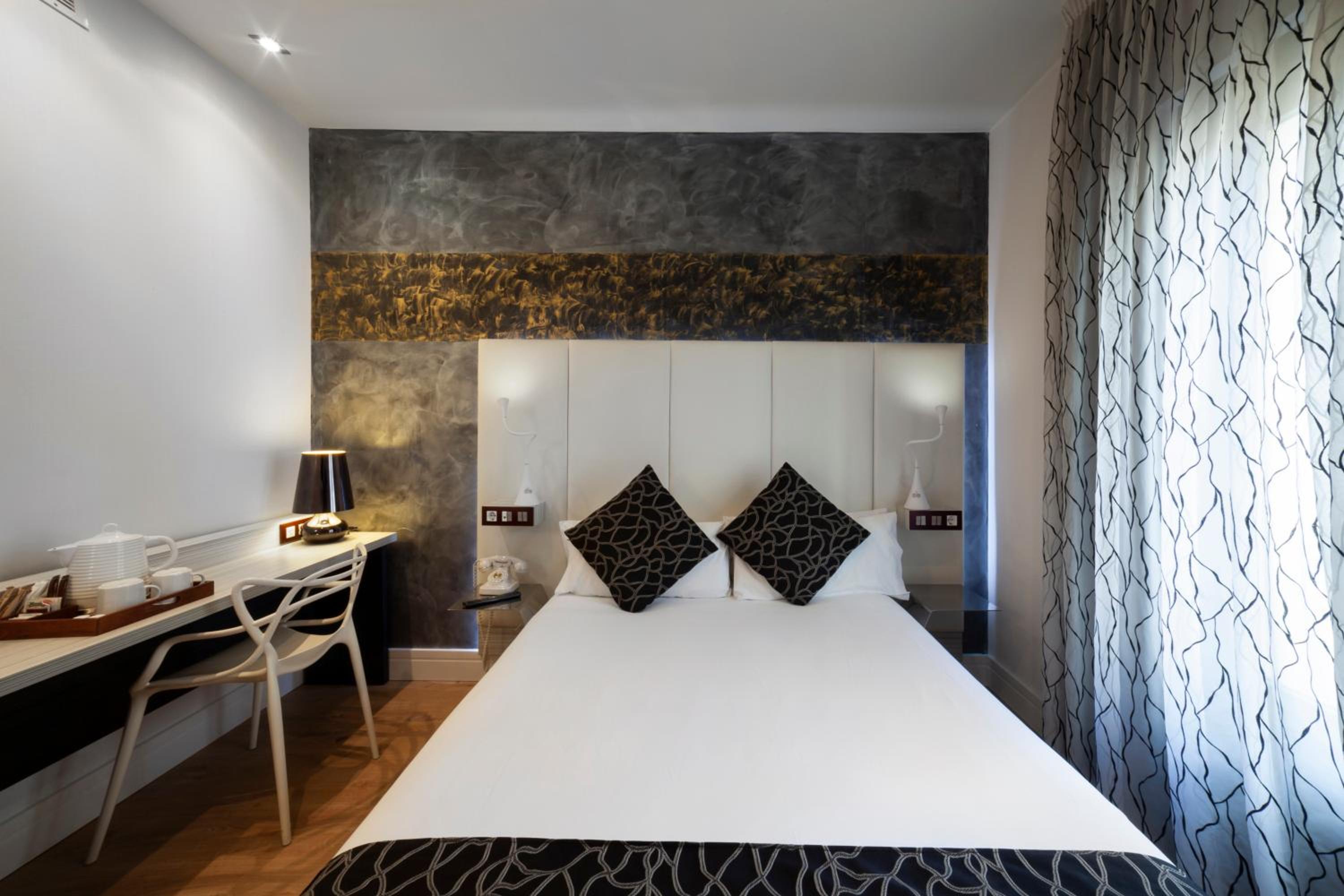 Small Double Room - Photo 3