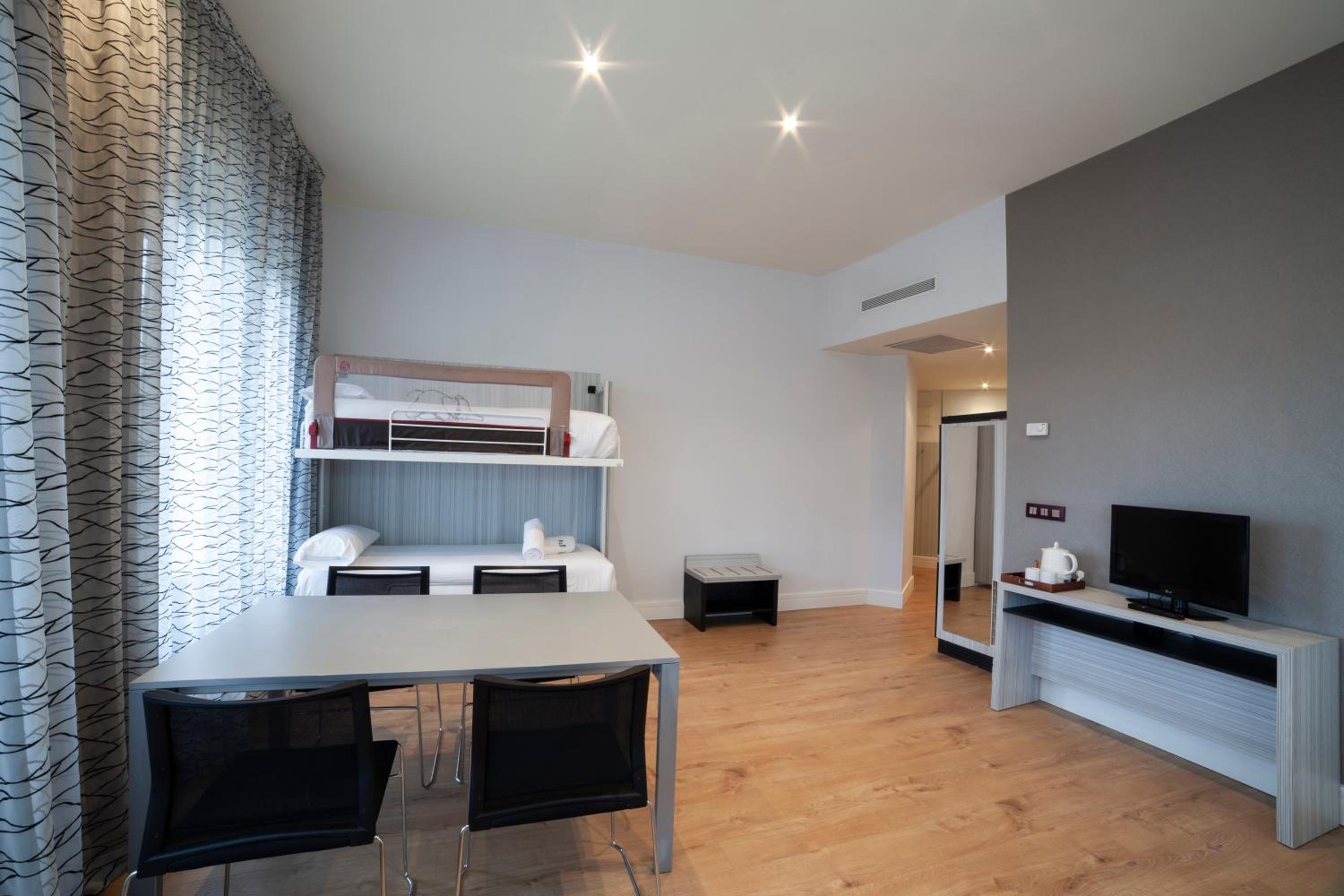 Junior Suite (4 Adults) - Photo 3