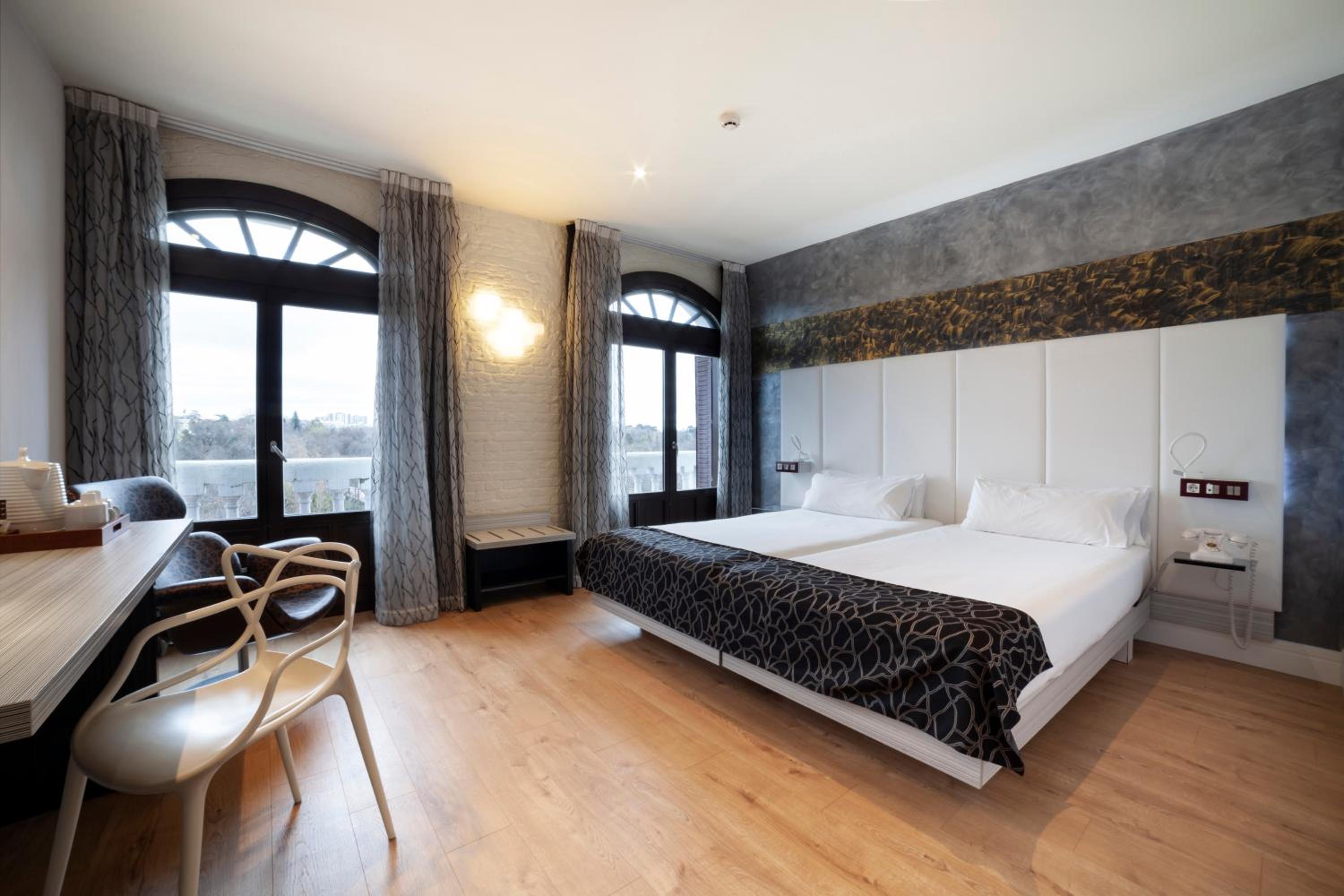 Double or Twin Room with Park View - Photo 1