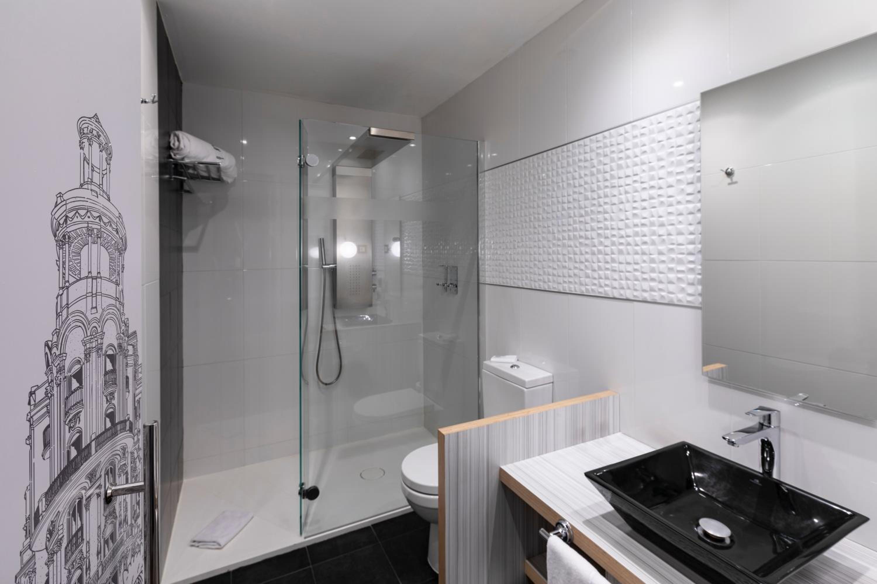 Double or Twin Room with Park View - Photo 6
