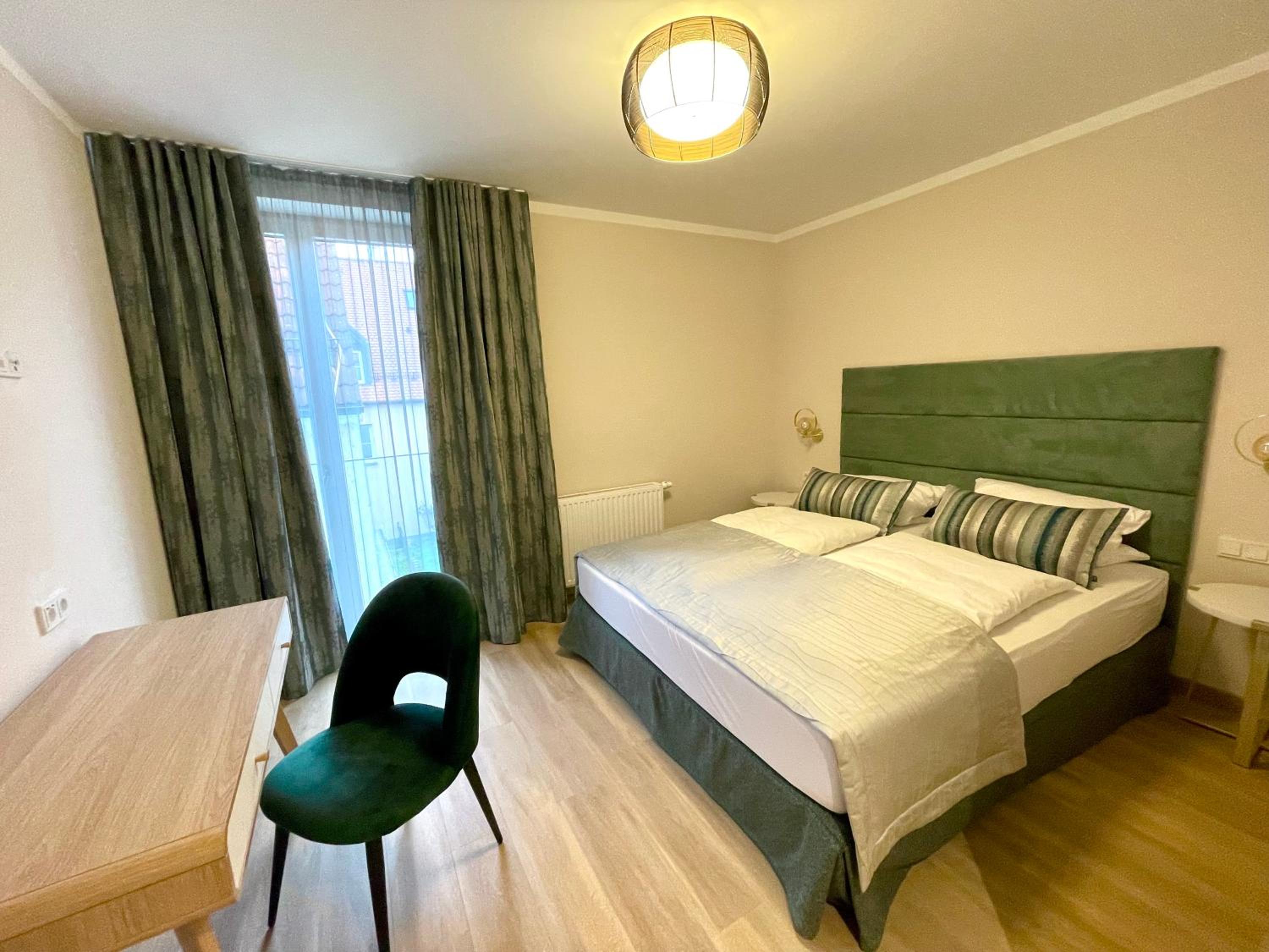 Deluxe Double Room - Photo 17