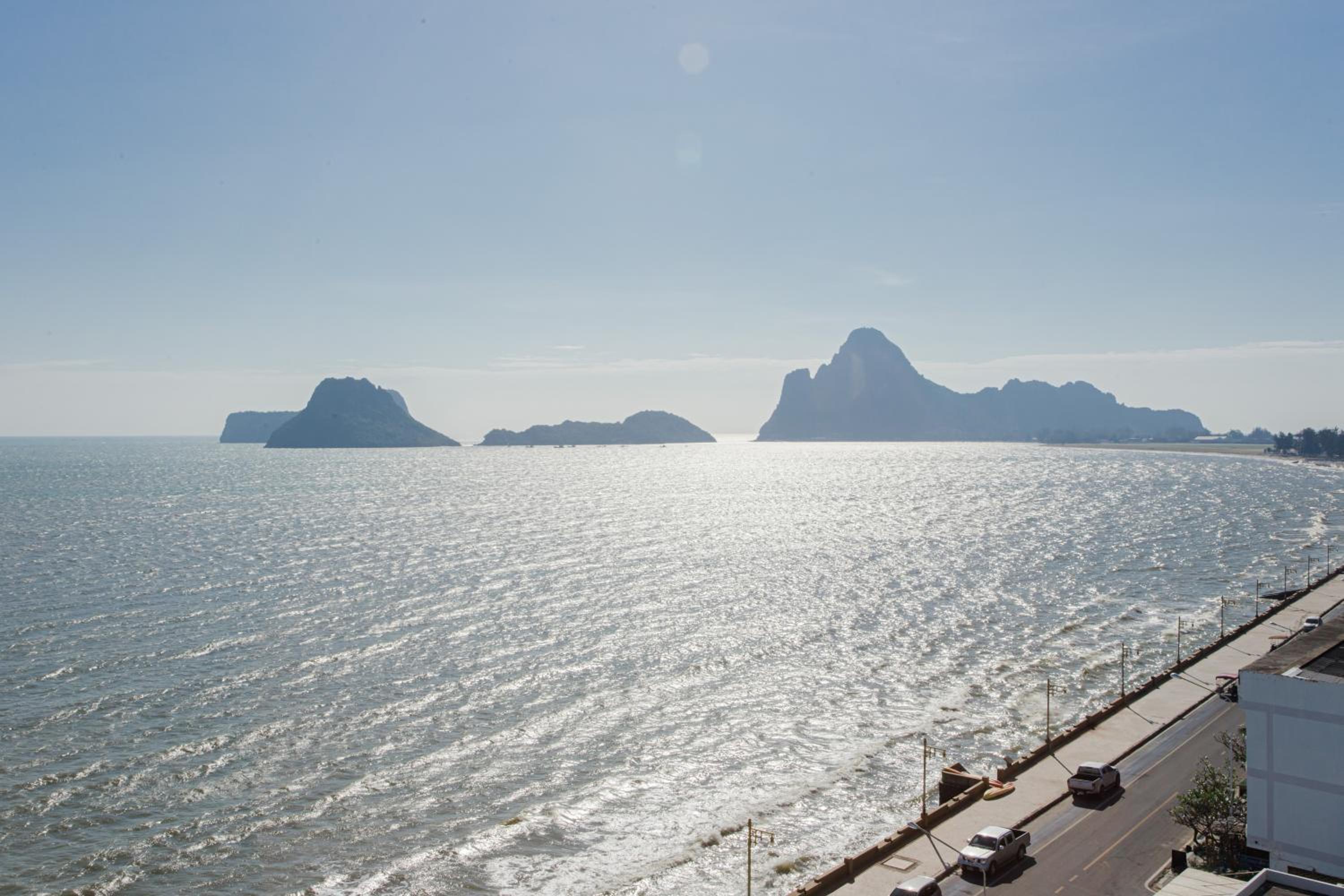 Standard Twin Room with Sea View - Photo 1