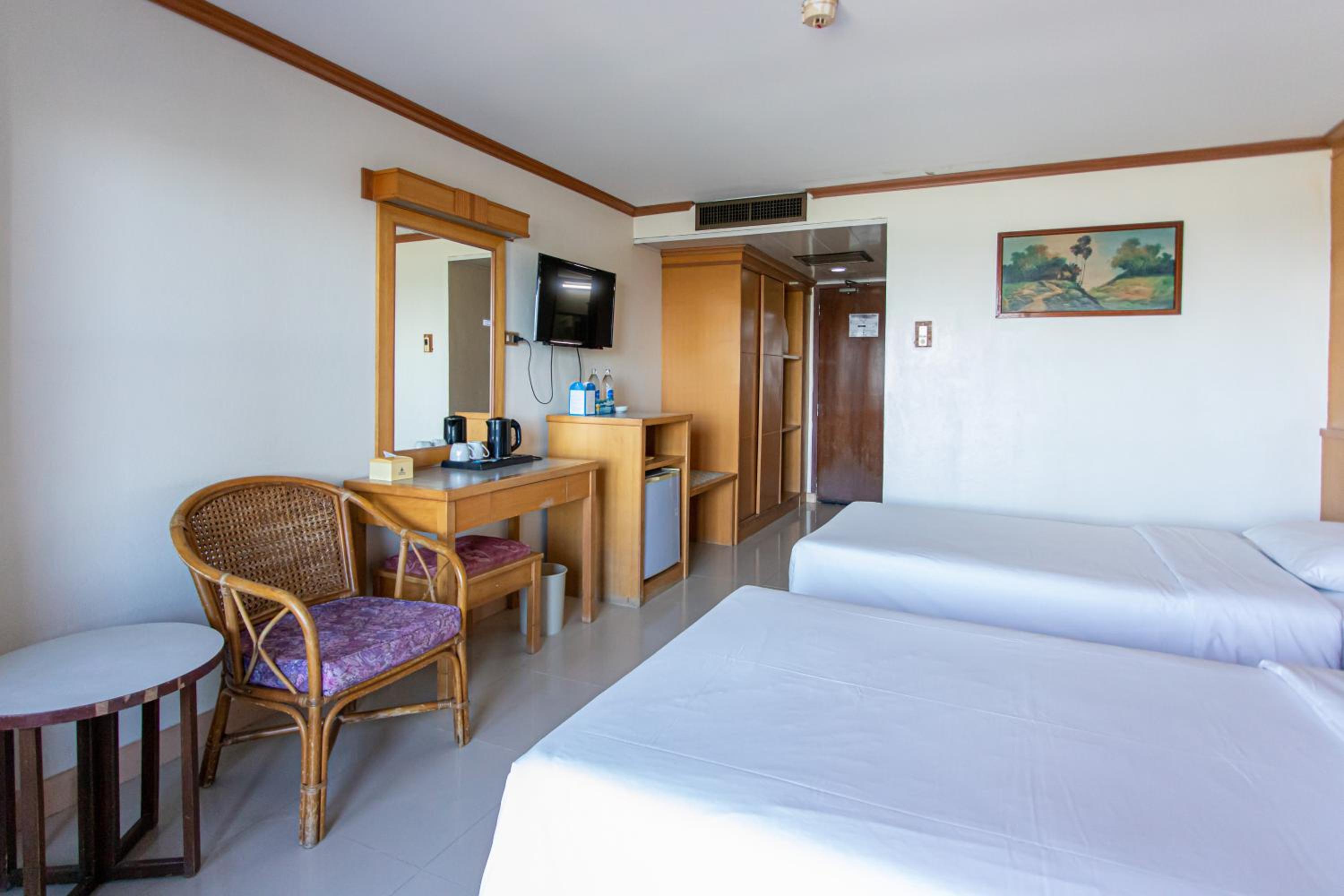 Standard Twin Room with Sea View - Photo 7