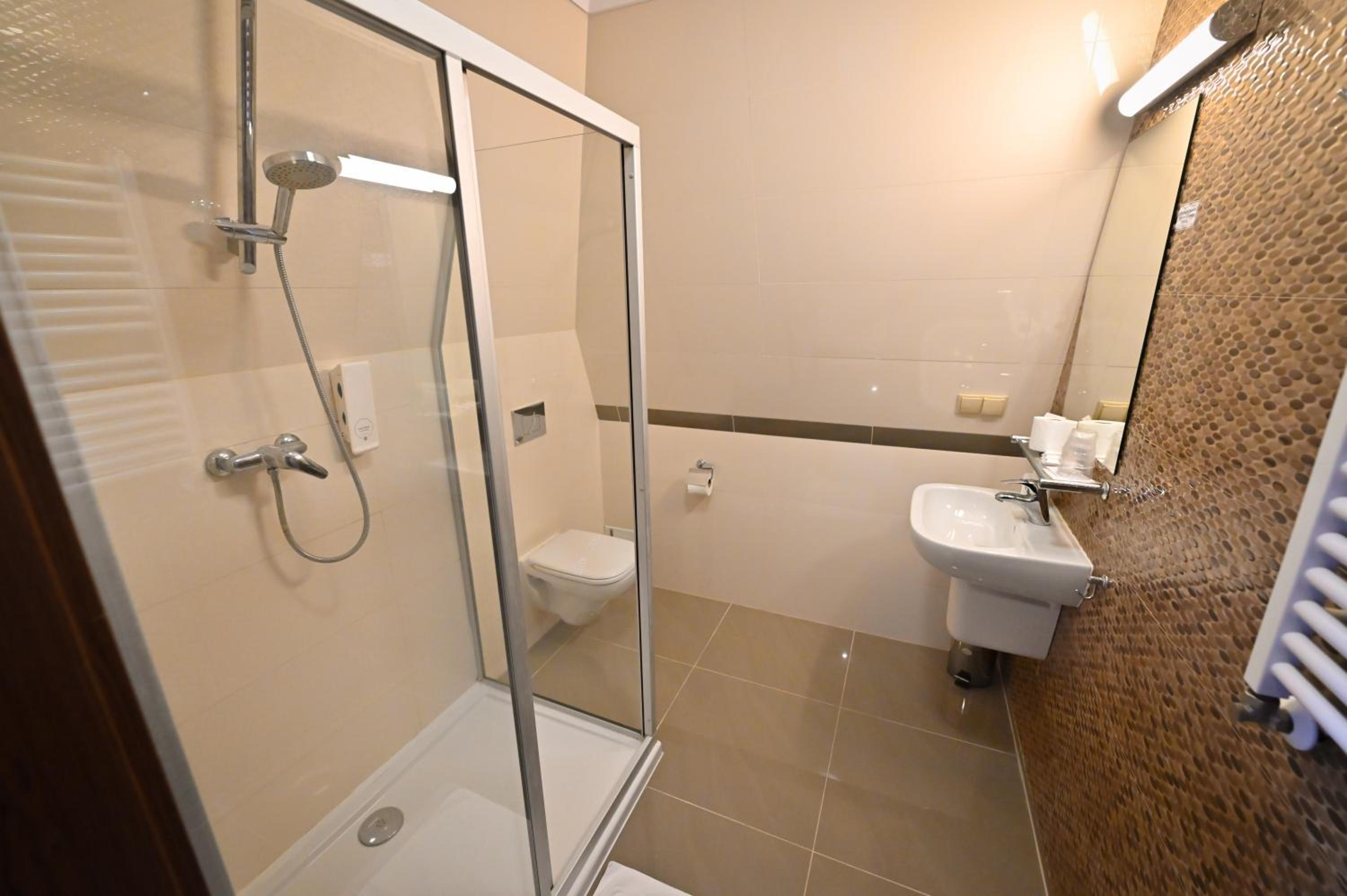 Deluxe Double Room - Photo 8