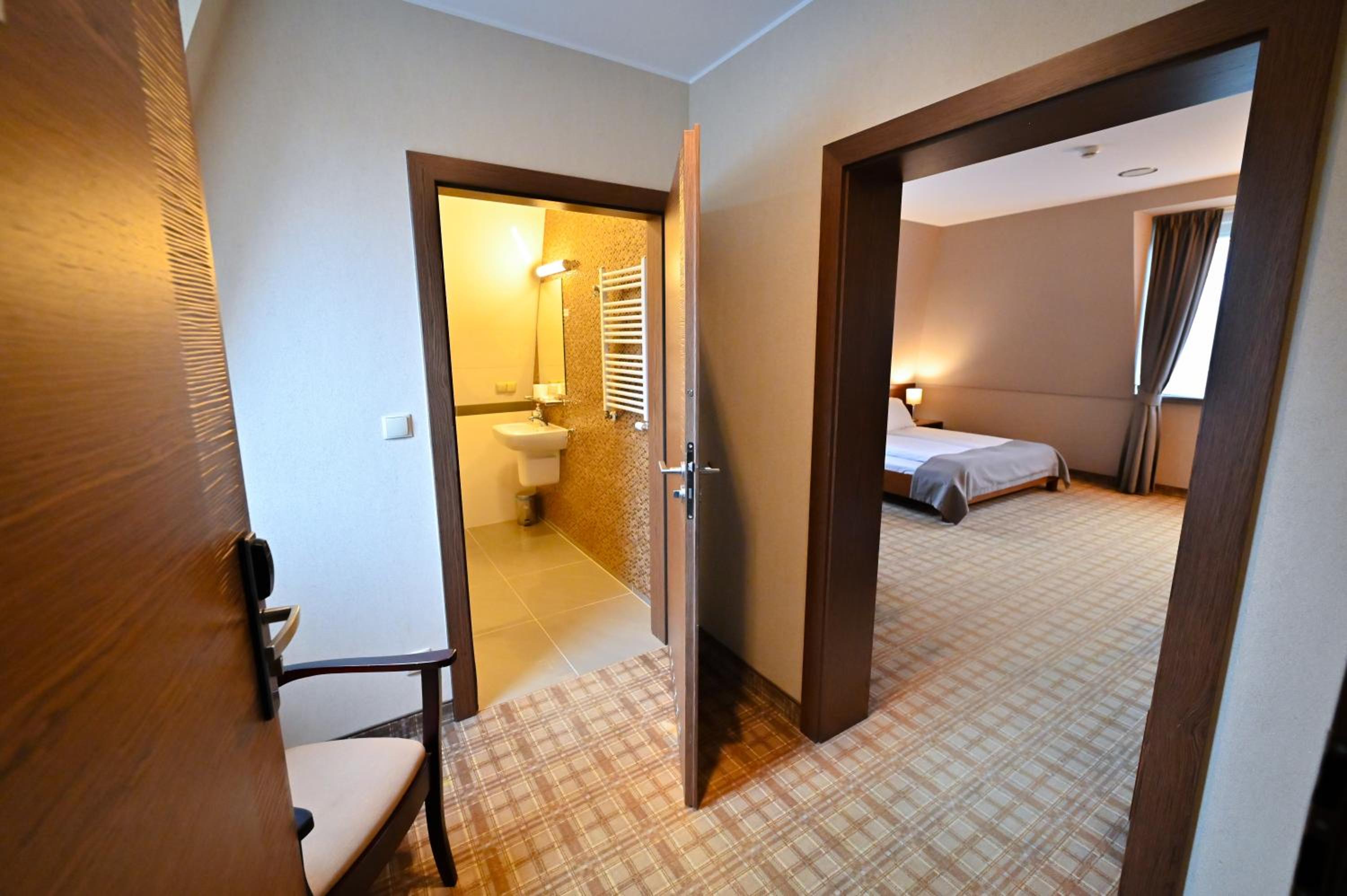 Deluxe Double Room - Photo 7