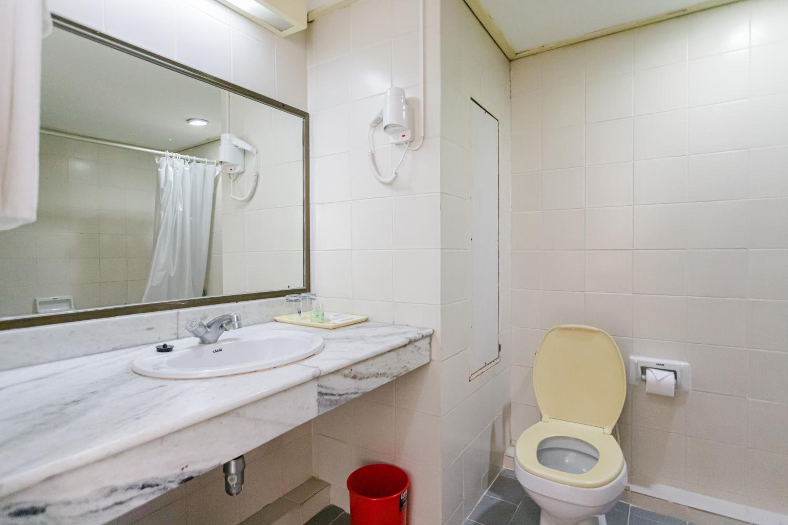 Standard Twin Room with Sea View - Photo 3