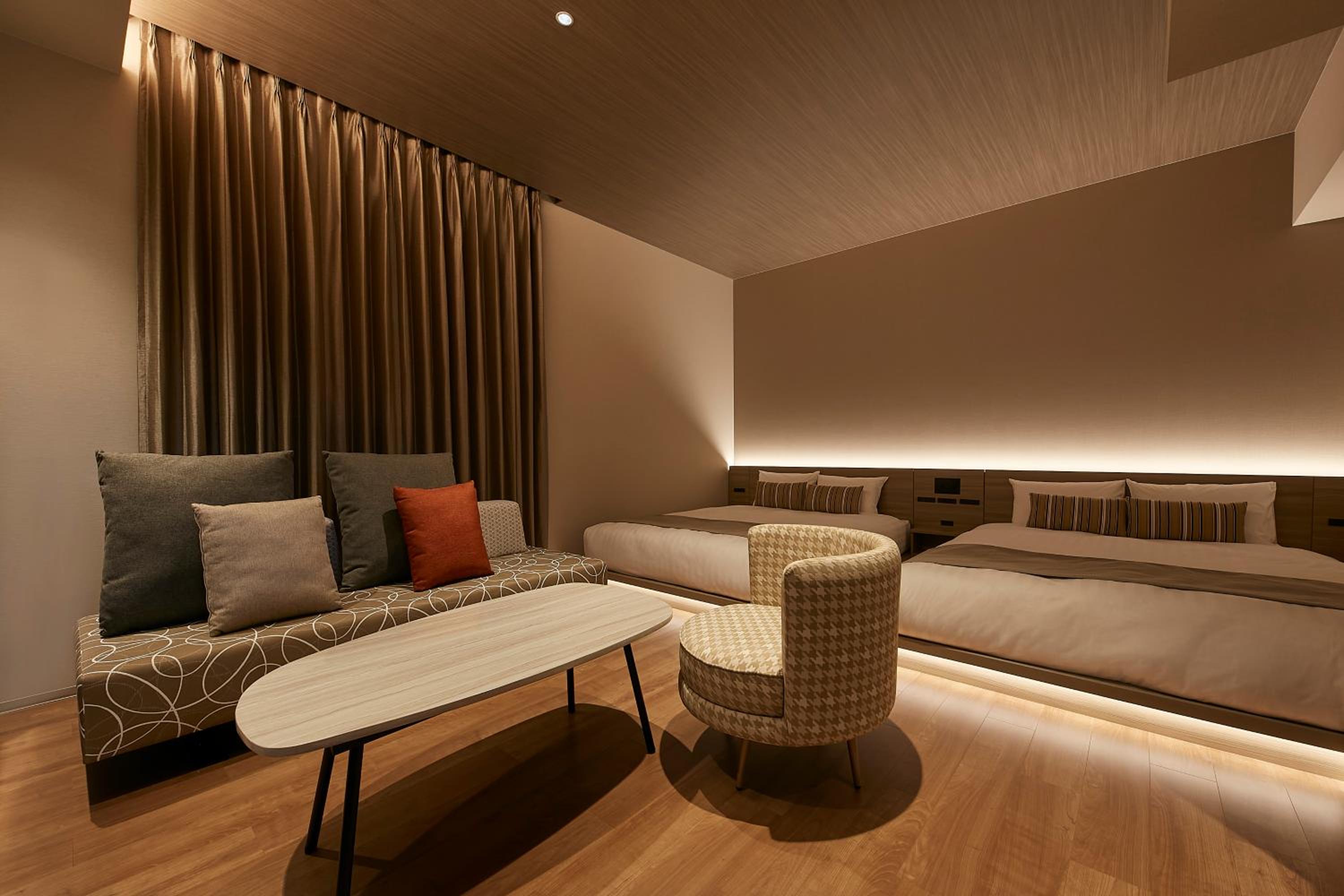 Queen Room with Two Queen Beds - Photo 1