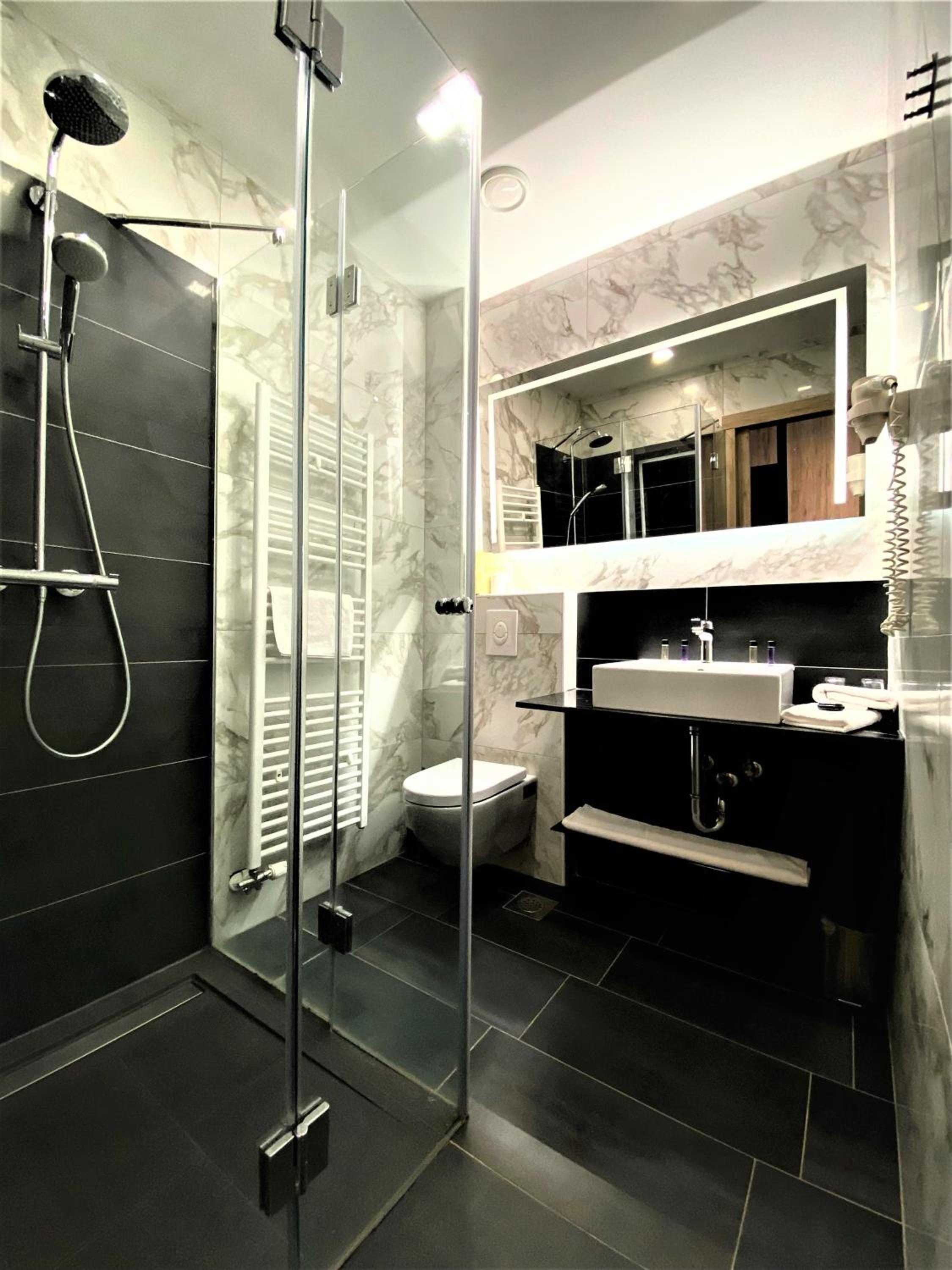 Deluxe Two-Bedroom Apartment