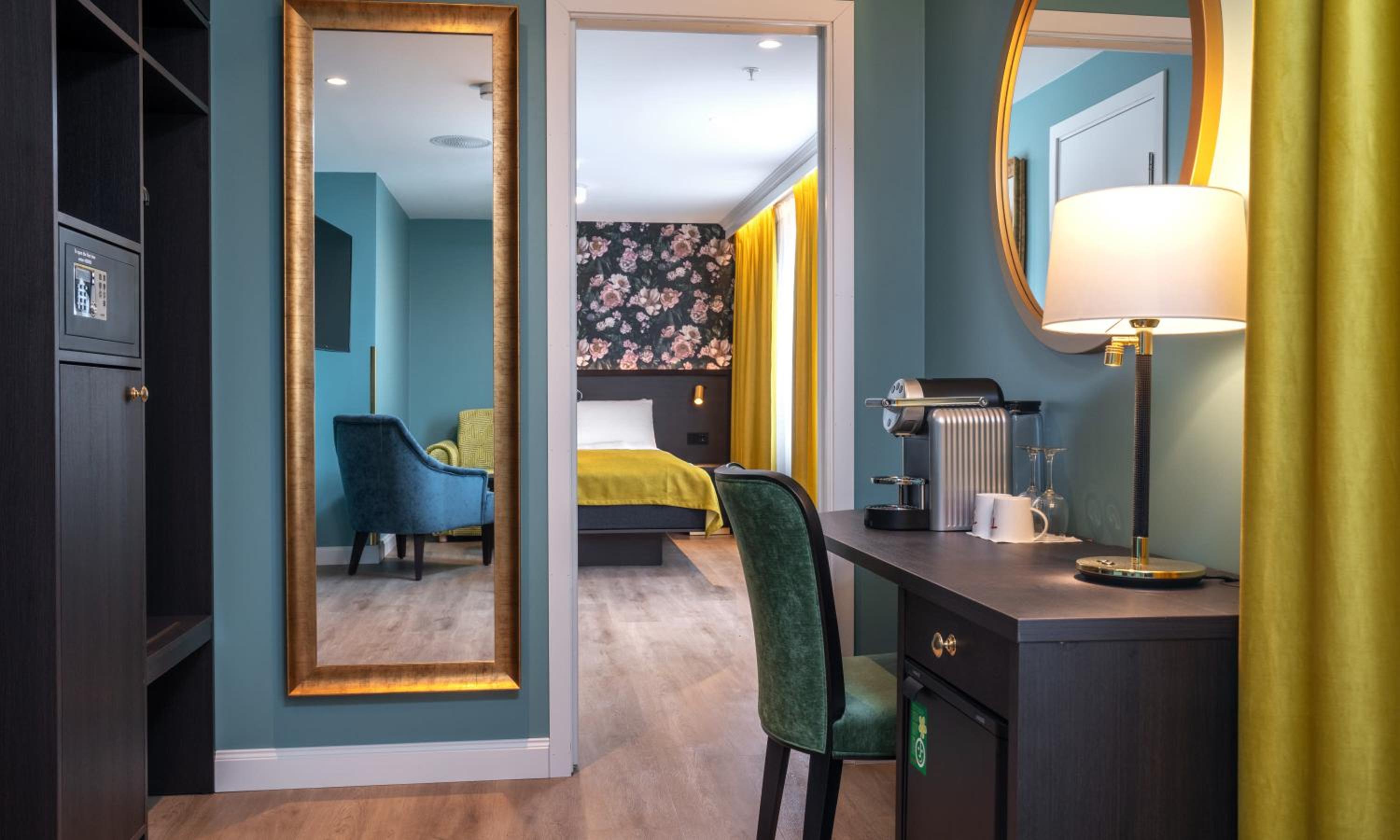 Suite - Photo 1