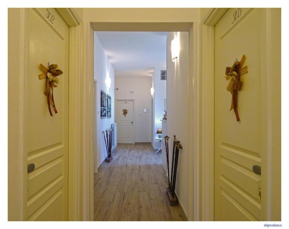 Queen Room with Sea View - Photo 28