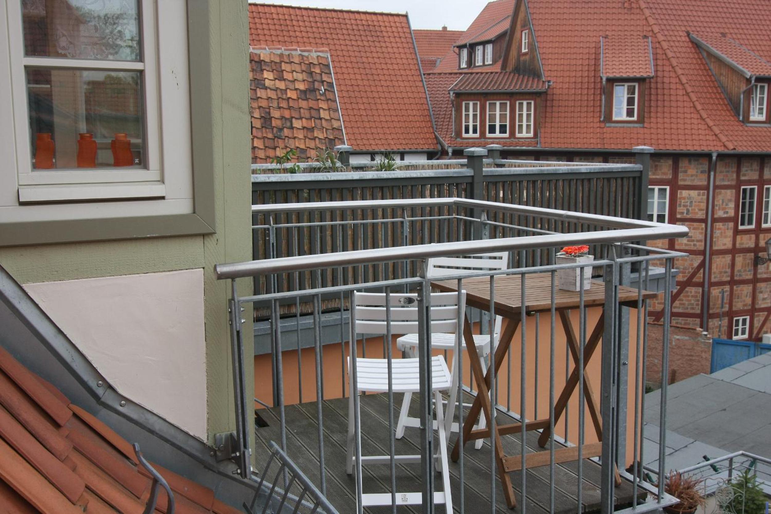 One-Bedroom Apartment with Balcony - 2 photo 3