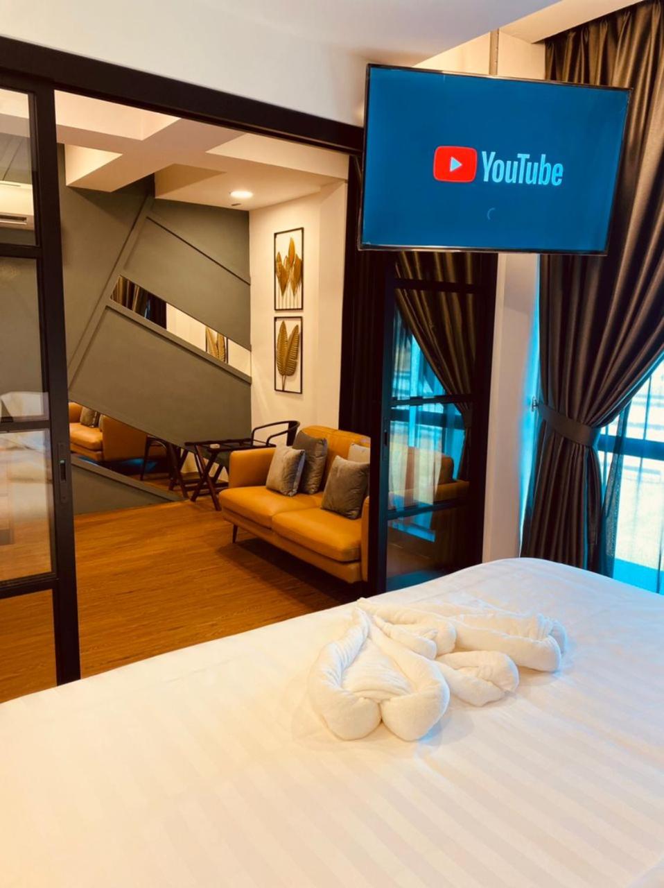 Superior Suite - Photo 8