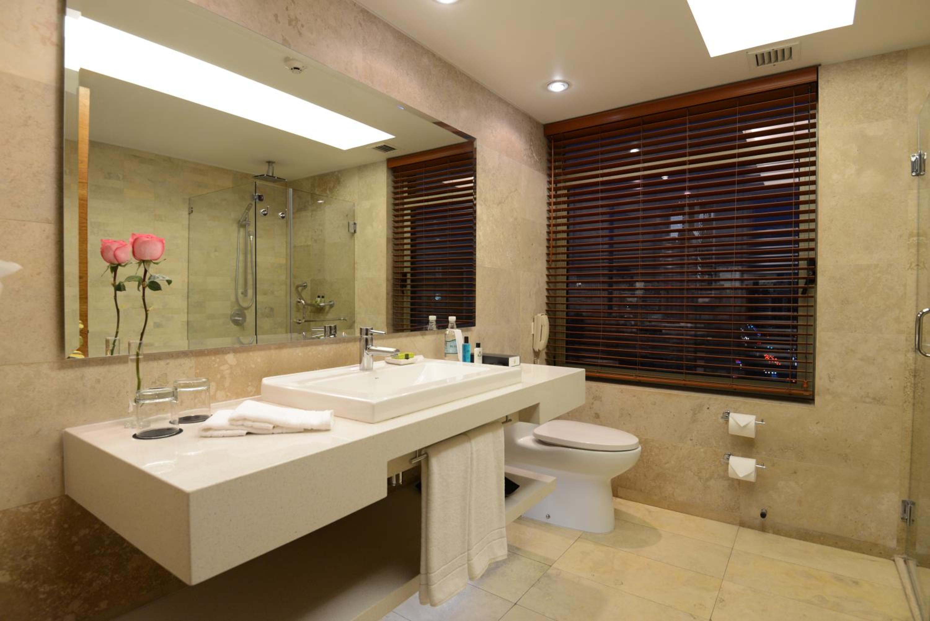 Premium King Room - Club Lounge Access - Photo 3
