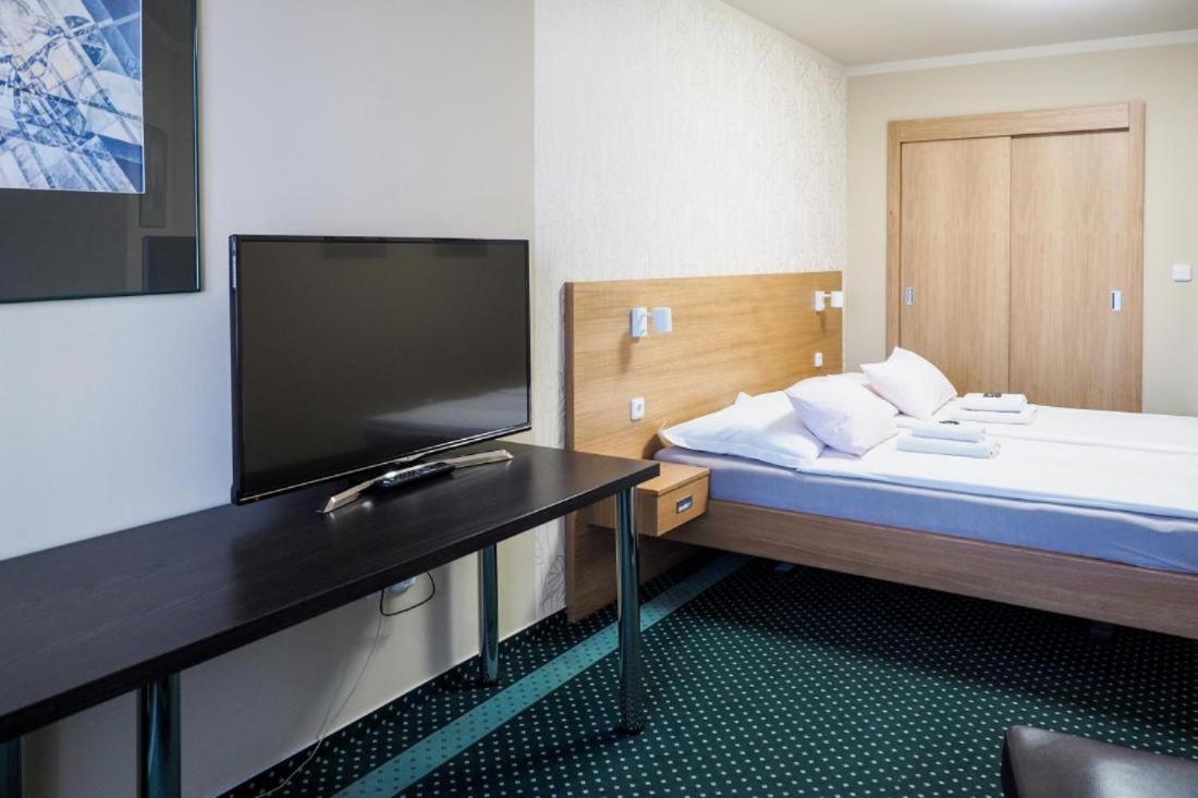 Double or Twin Room - Photo 9