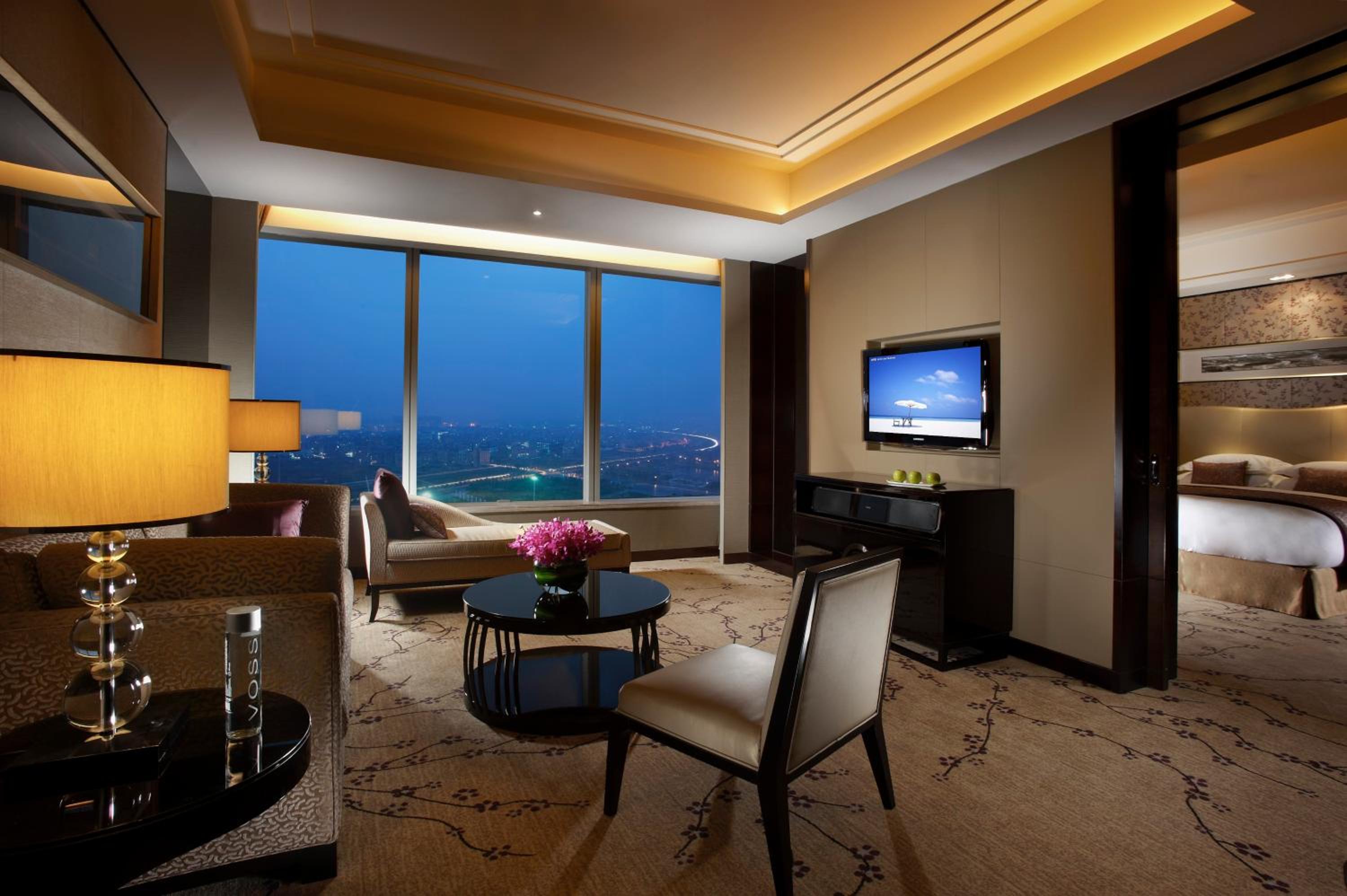 One-Bedroom Suite with Living and Dining Area