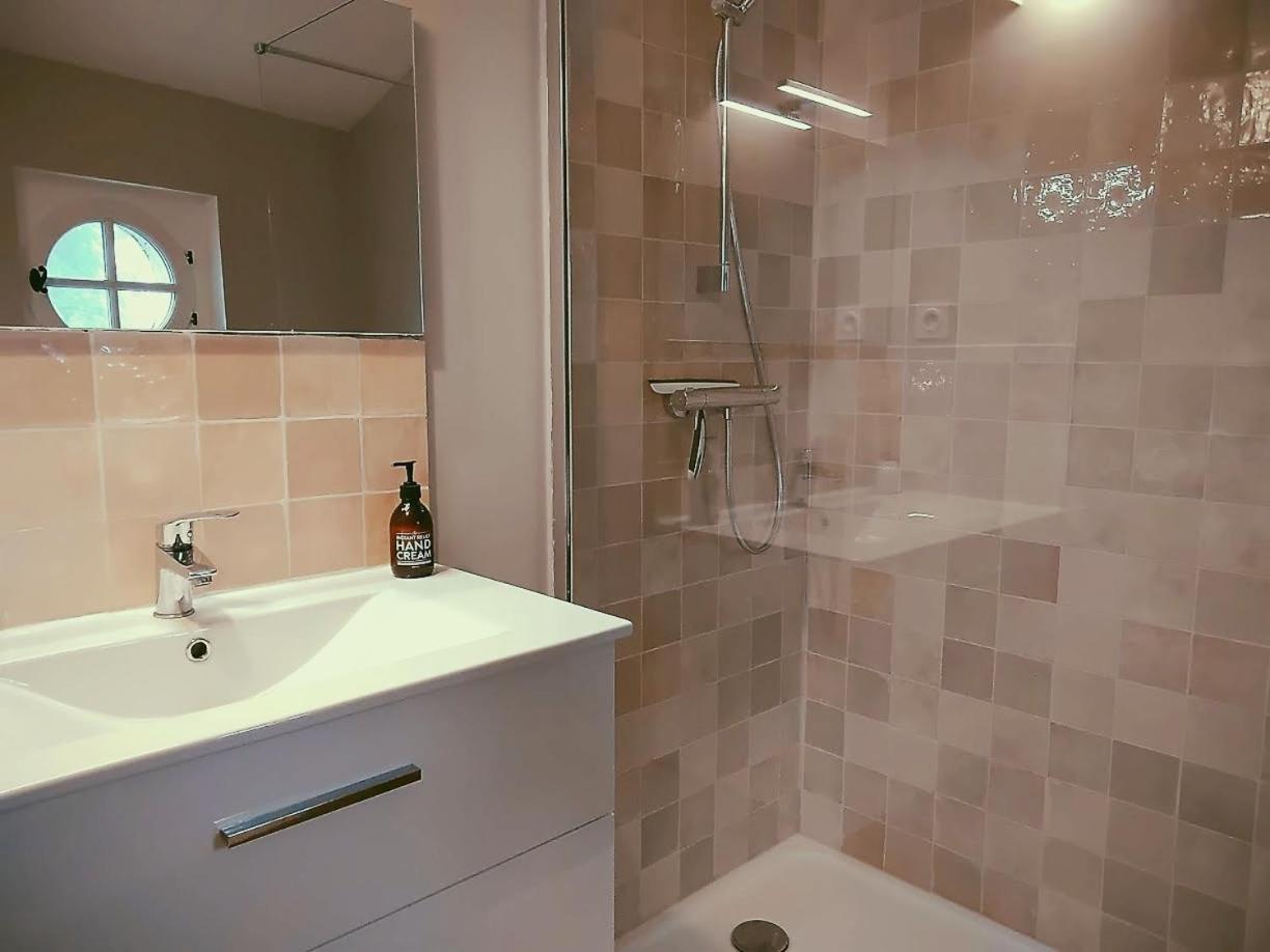 Triple Room with Private Bathroom - Photo 4