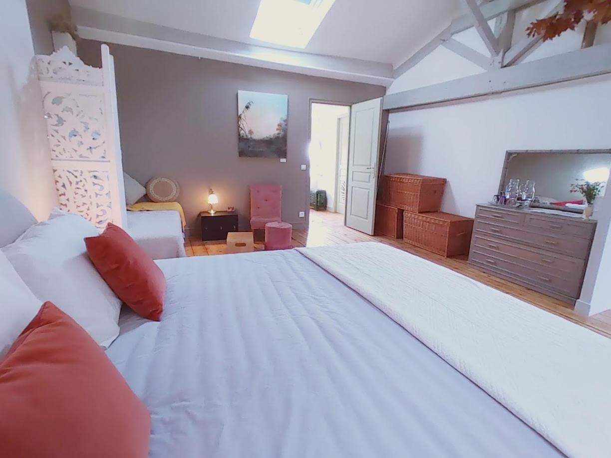 Triple Room with Private Bathroom - Photo 3