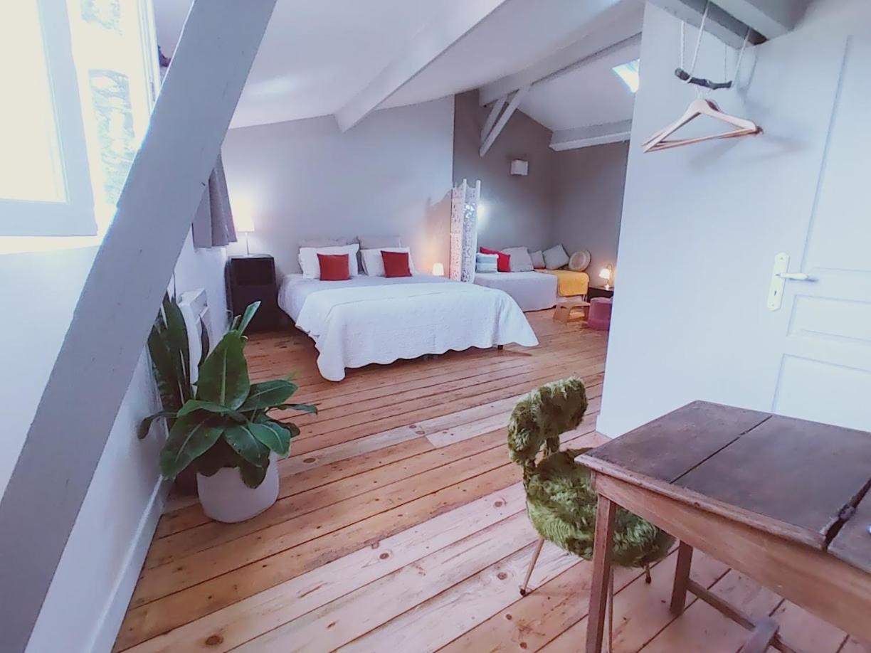 Triple Room with Private Bathroom - Photo 2