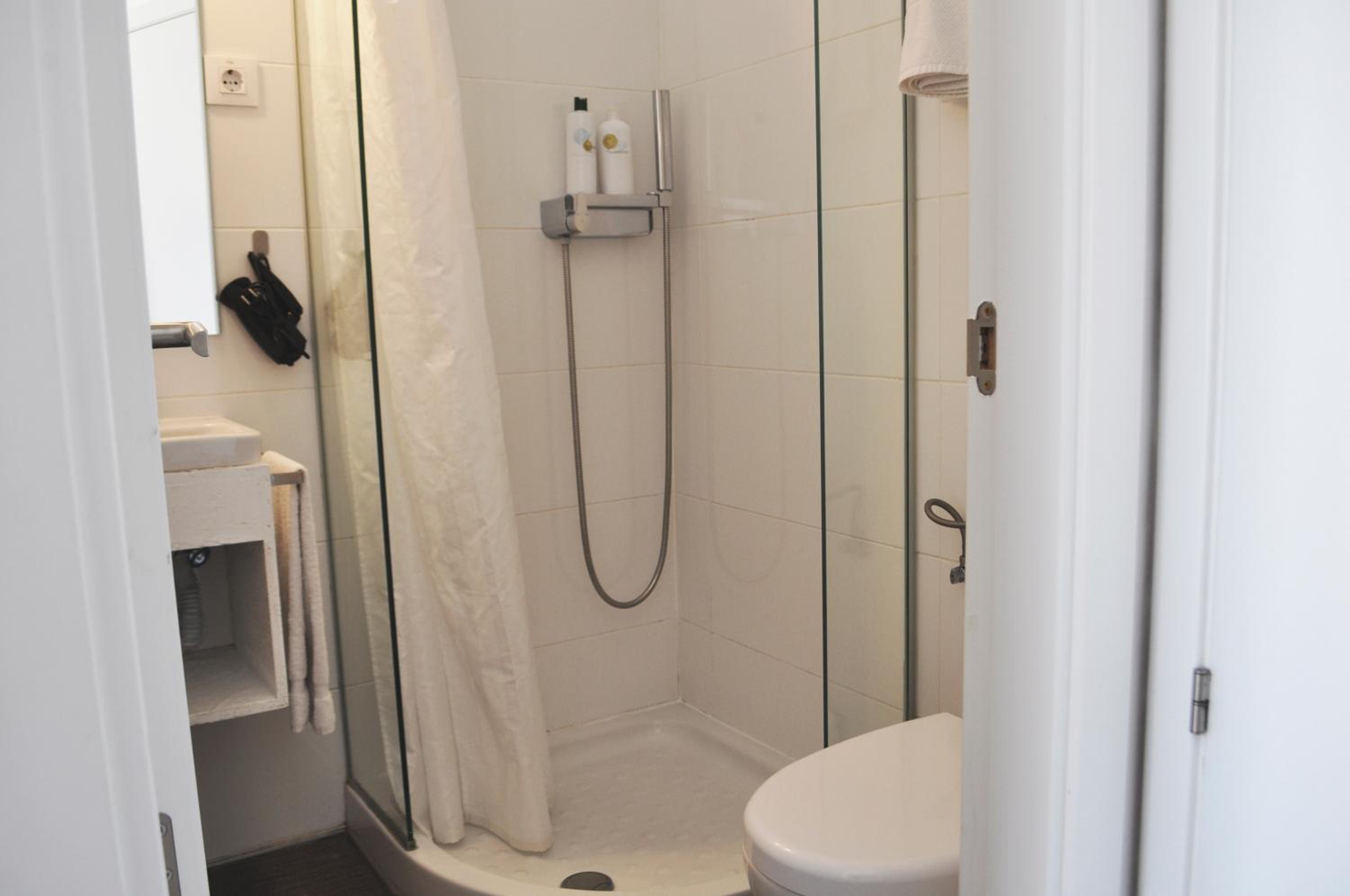 Budget Double Room - Photo 5