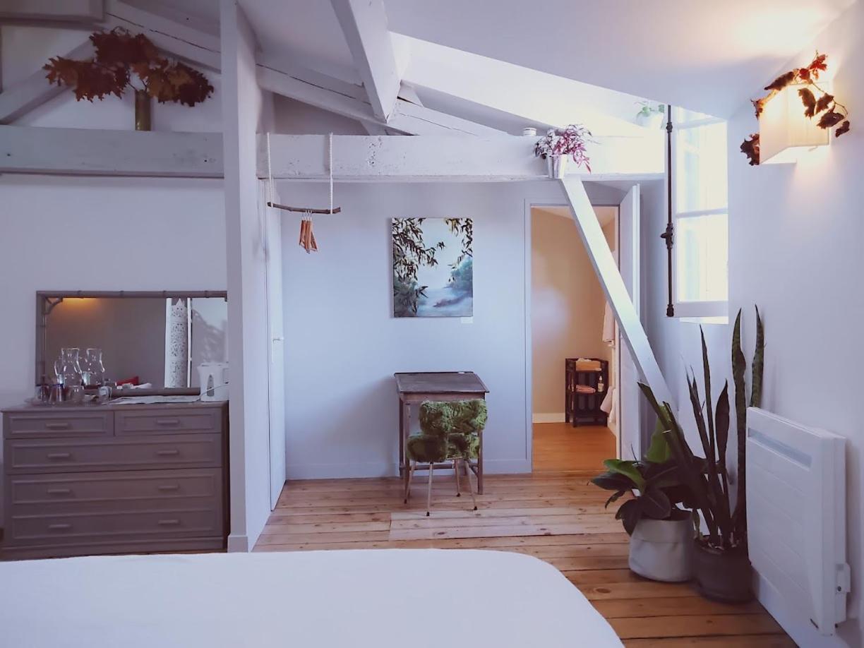 Triple Room with Private Bathroom - Photo 10