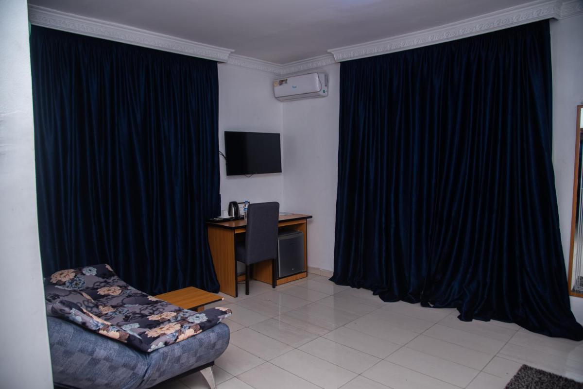 Family Suite with Balcony photo 3