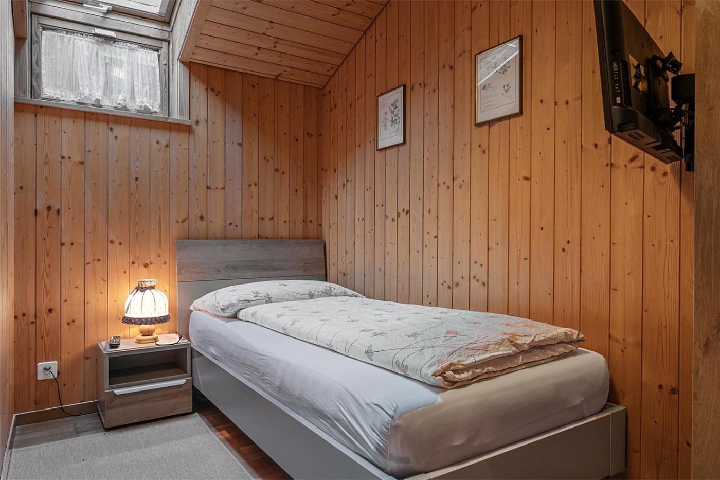 Single Room with Shared Bathroom photo 1