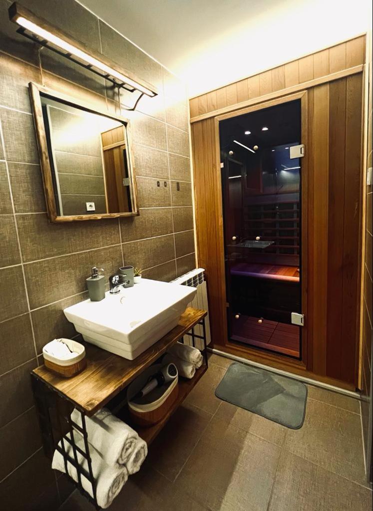 Apartment with Sauna - Photo 23