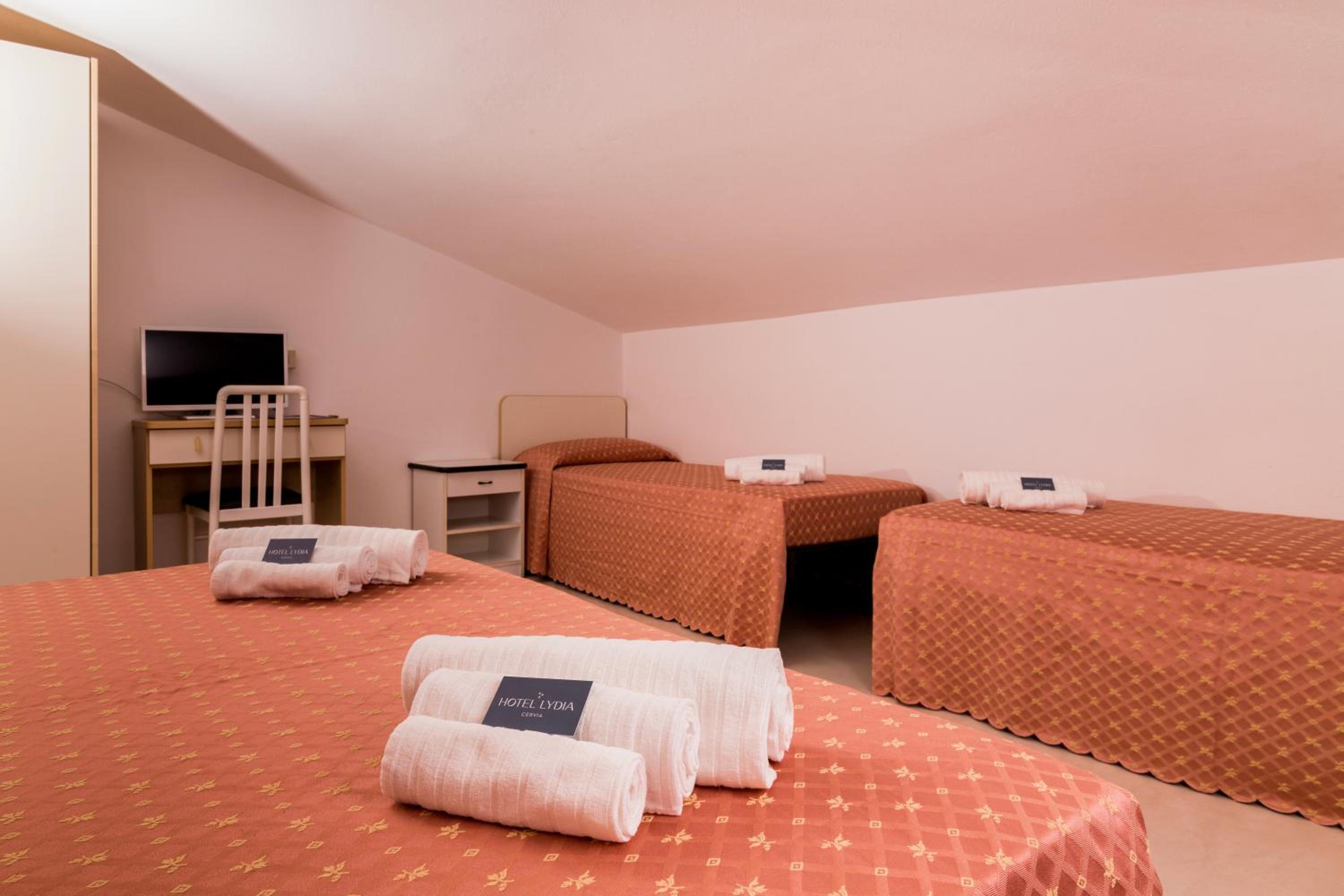 Economy Quadruple Room photo 1
