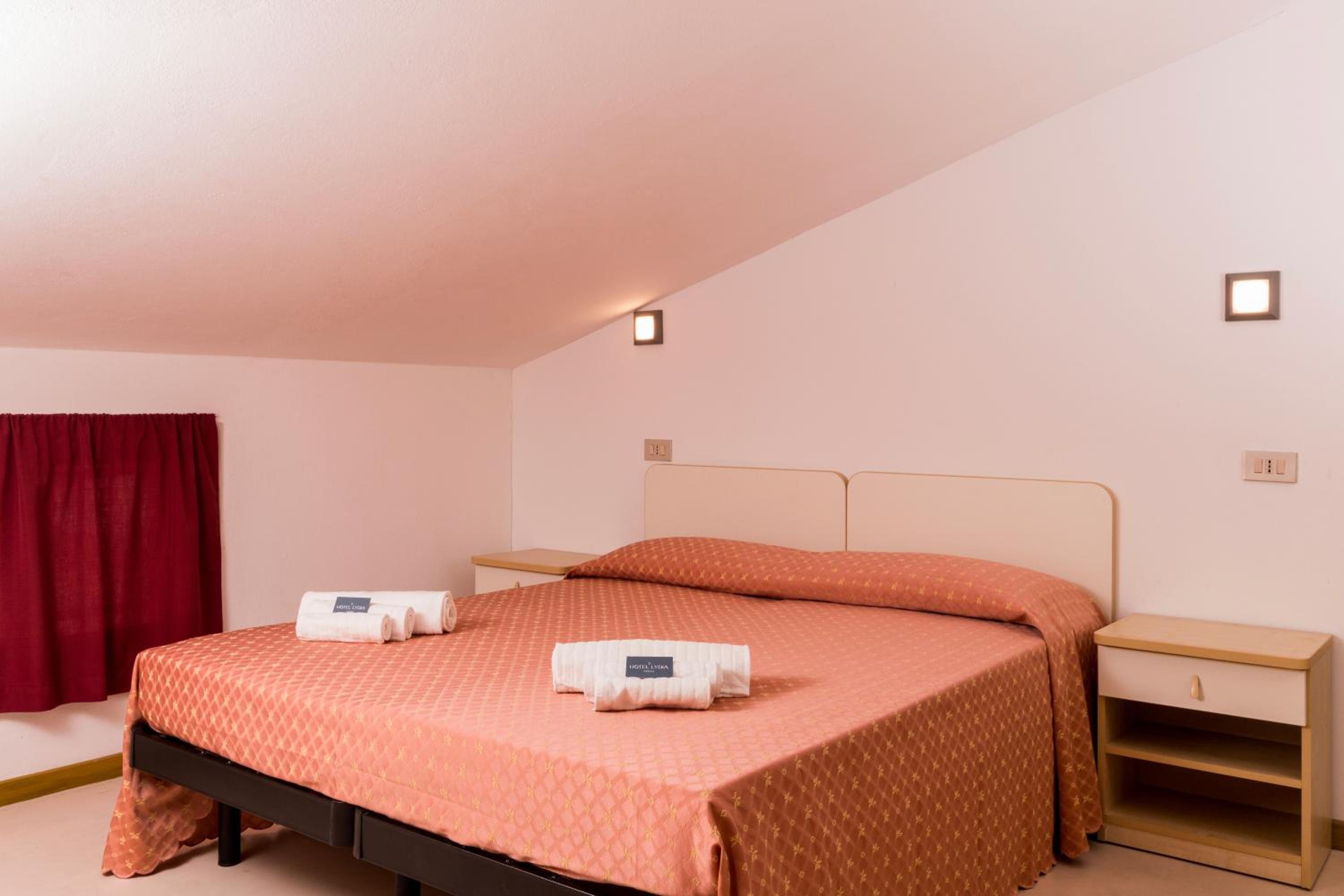 Economy Quadruple Room photo 2
