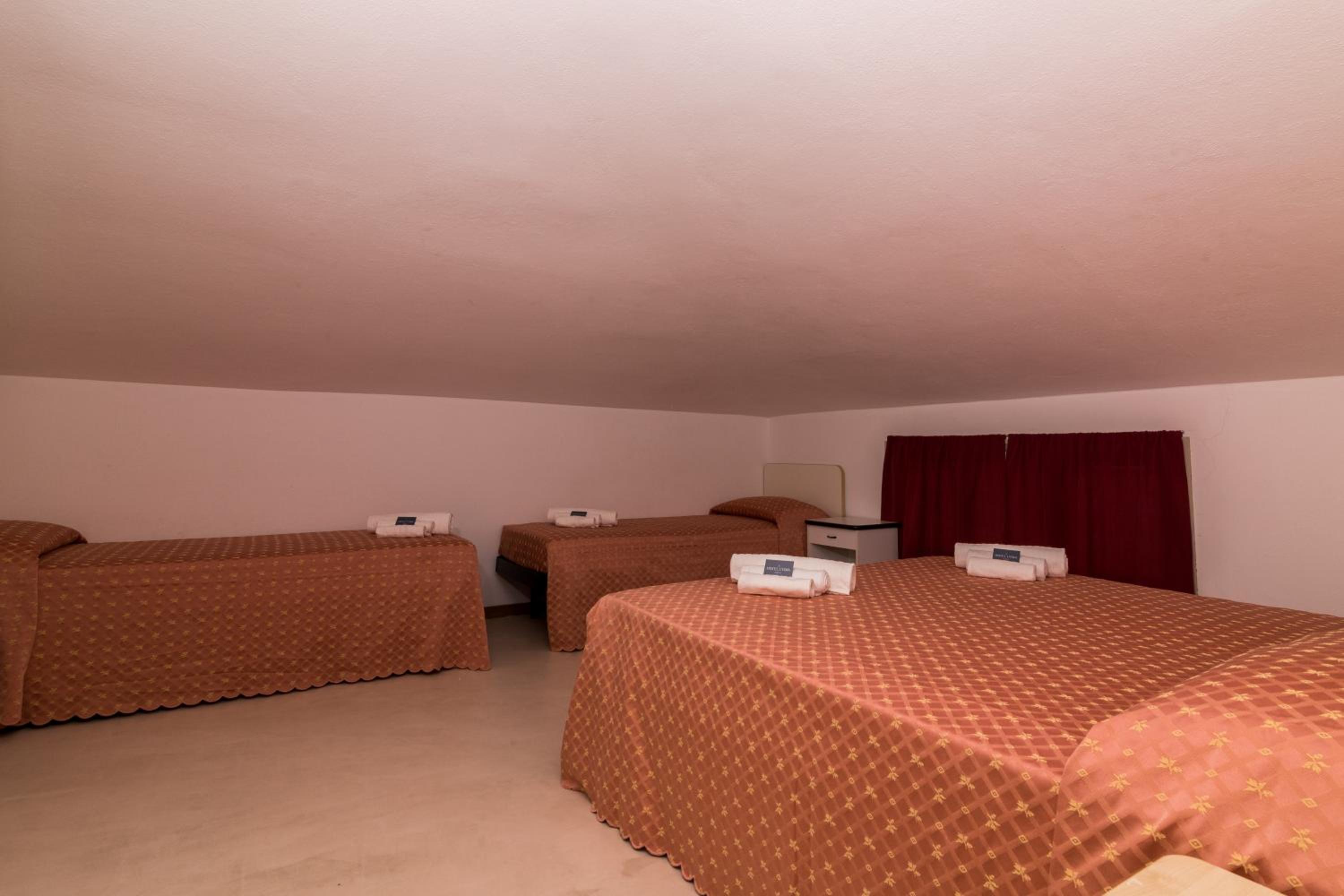 Economy Quadruple Room photo 3