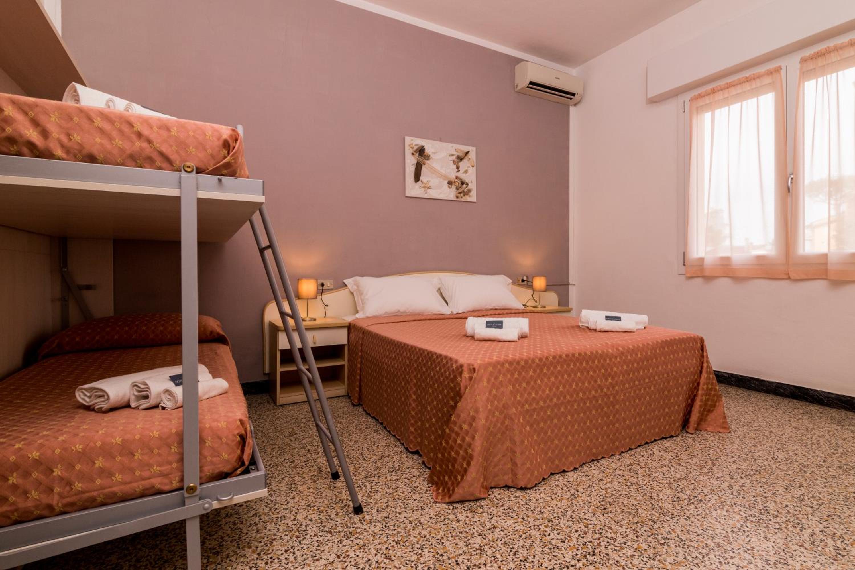 Quadruple Room - Photo 2