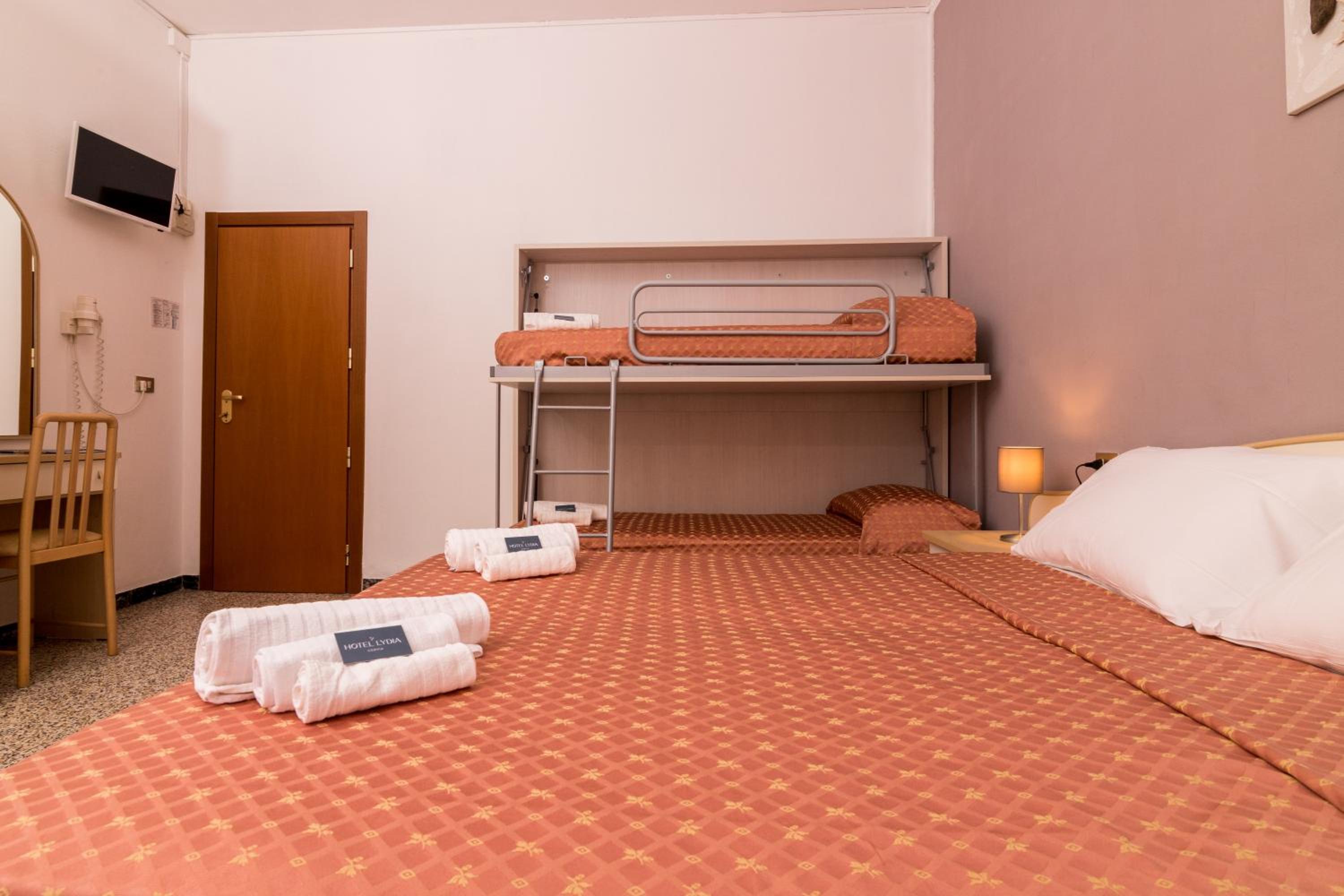 Quadruple Room - Photo 1