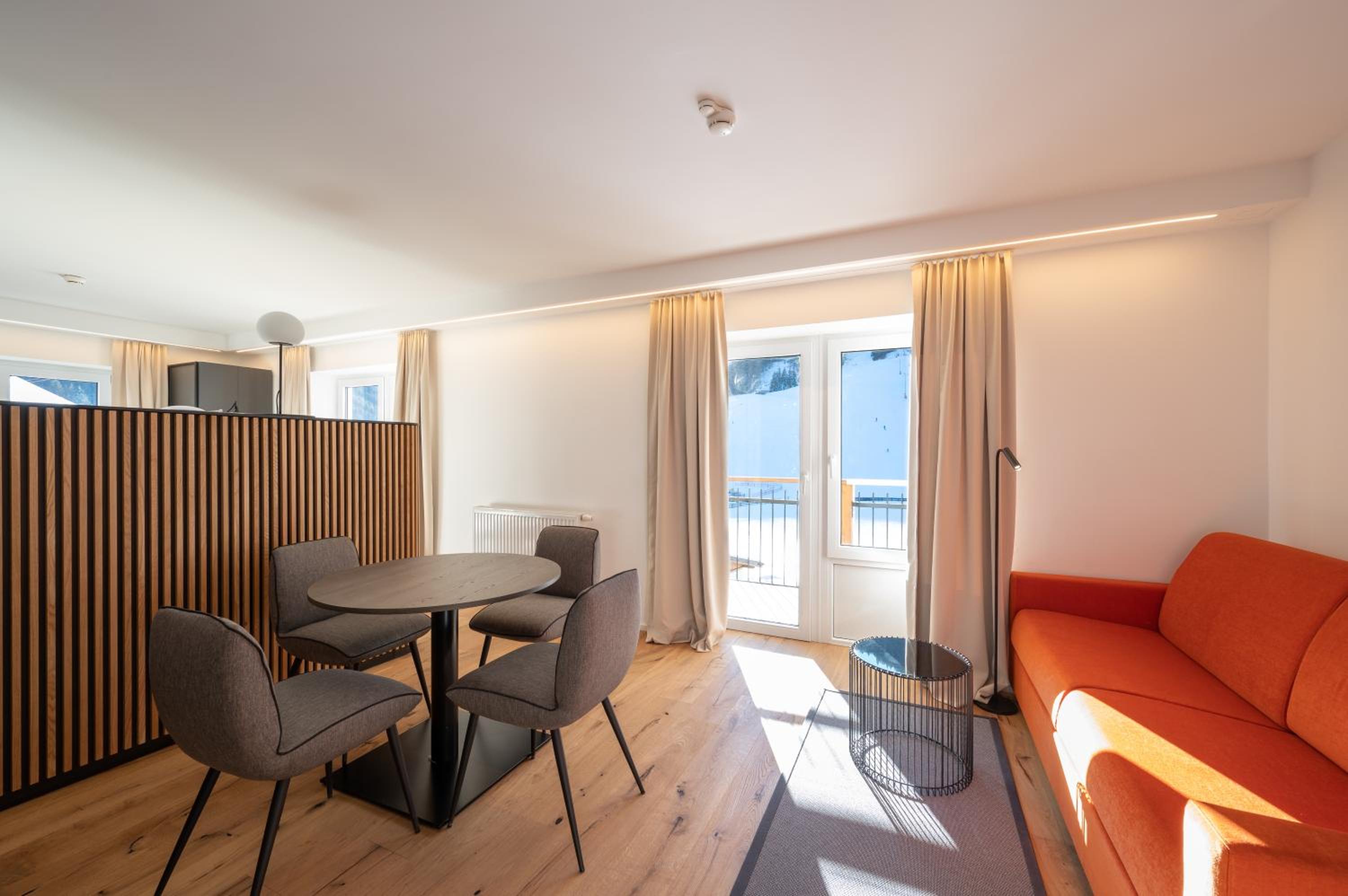 Apartment with Balcony photo 1