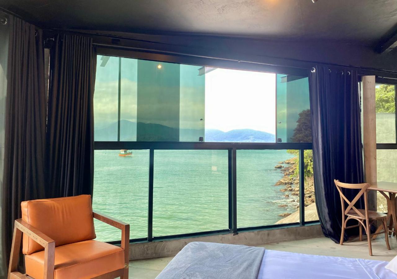 Deluxe Suite with Sea View - Photo 4