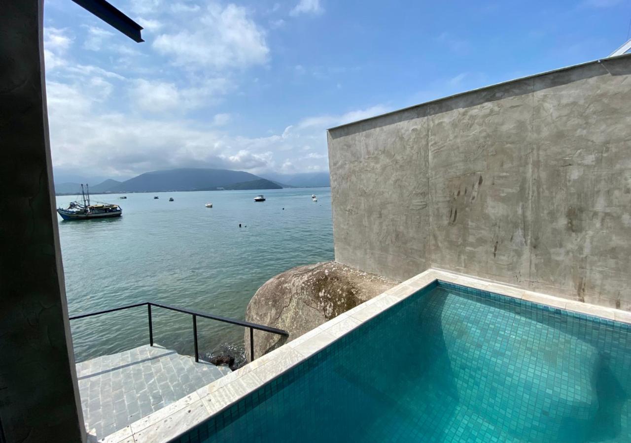 Deluxe Suite with Sea View - Photo 10